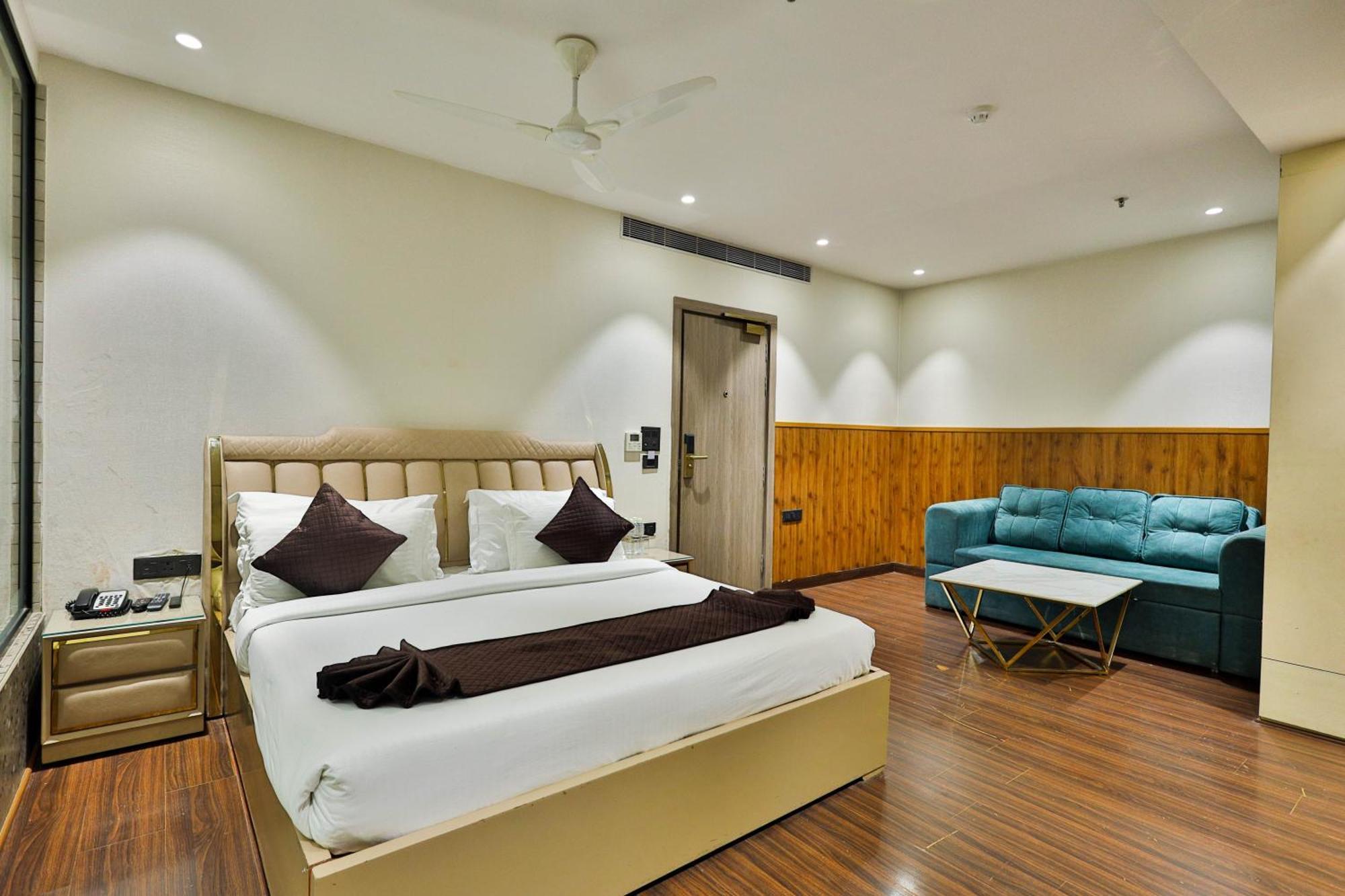 Hotel Clay Hotels, Paschim Vihar *