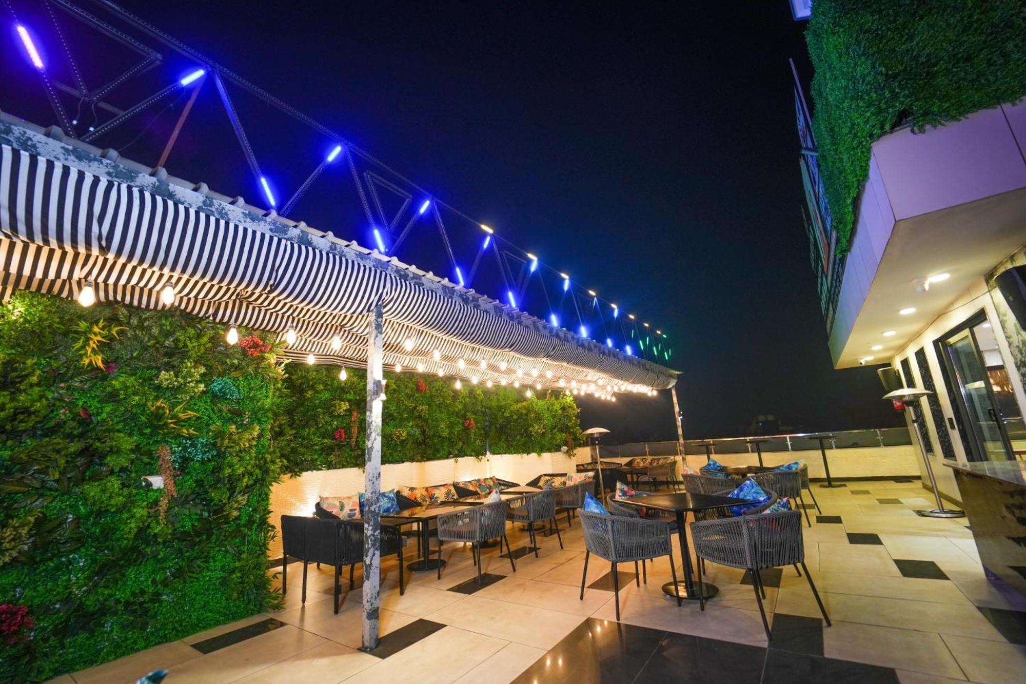 Clay Hotels, Paschim Vihar