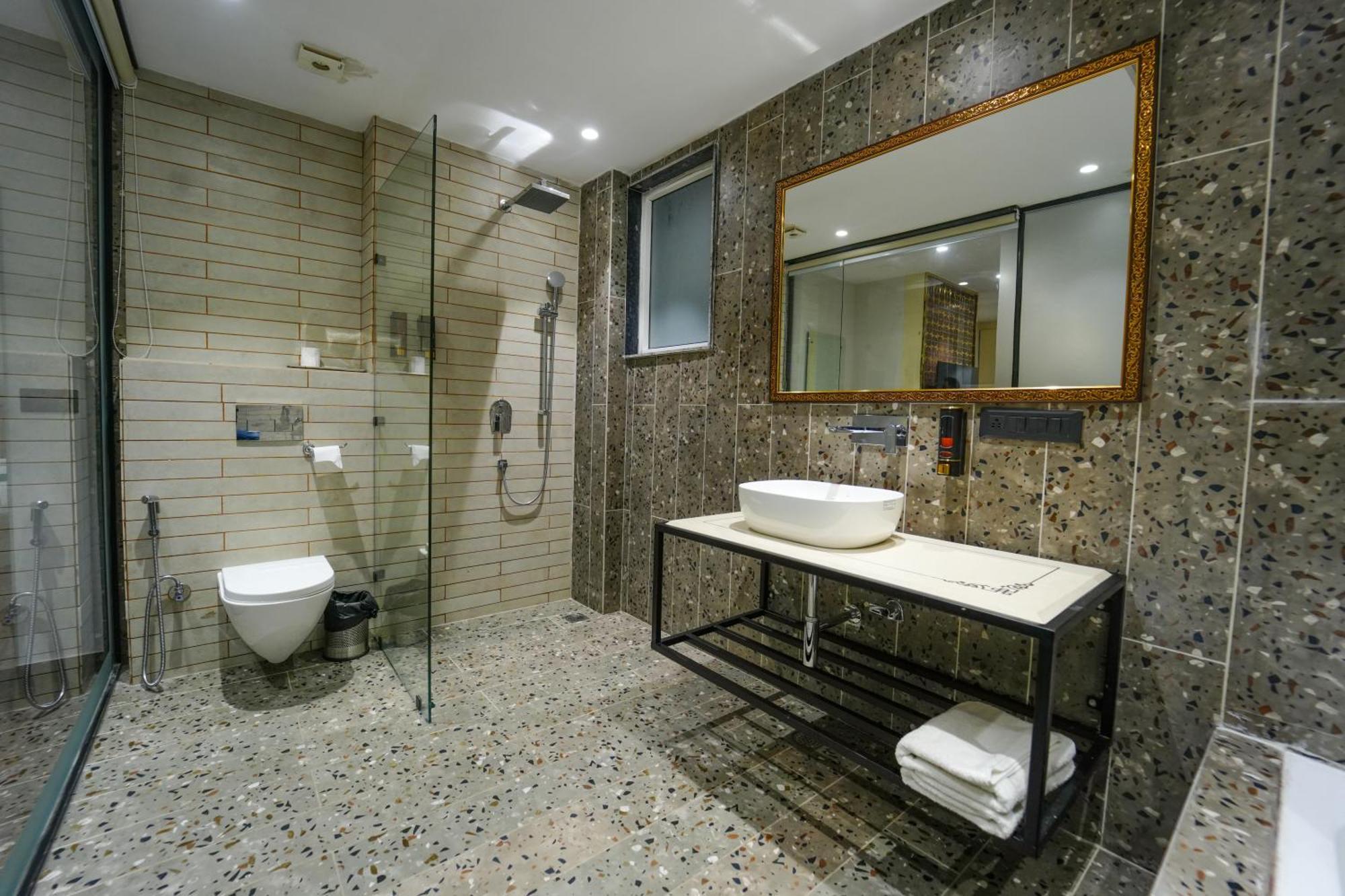 Clay Hotels, Paschim Vihar Hotel