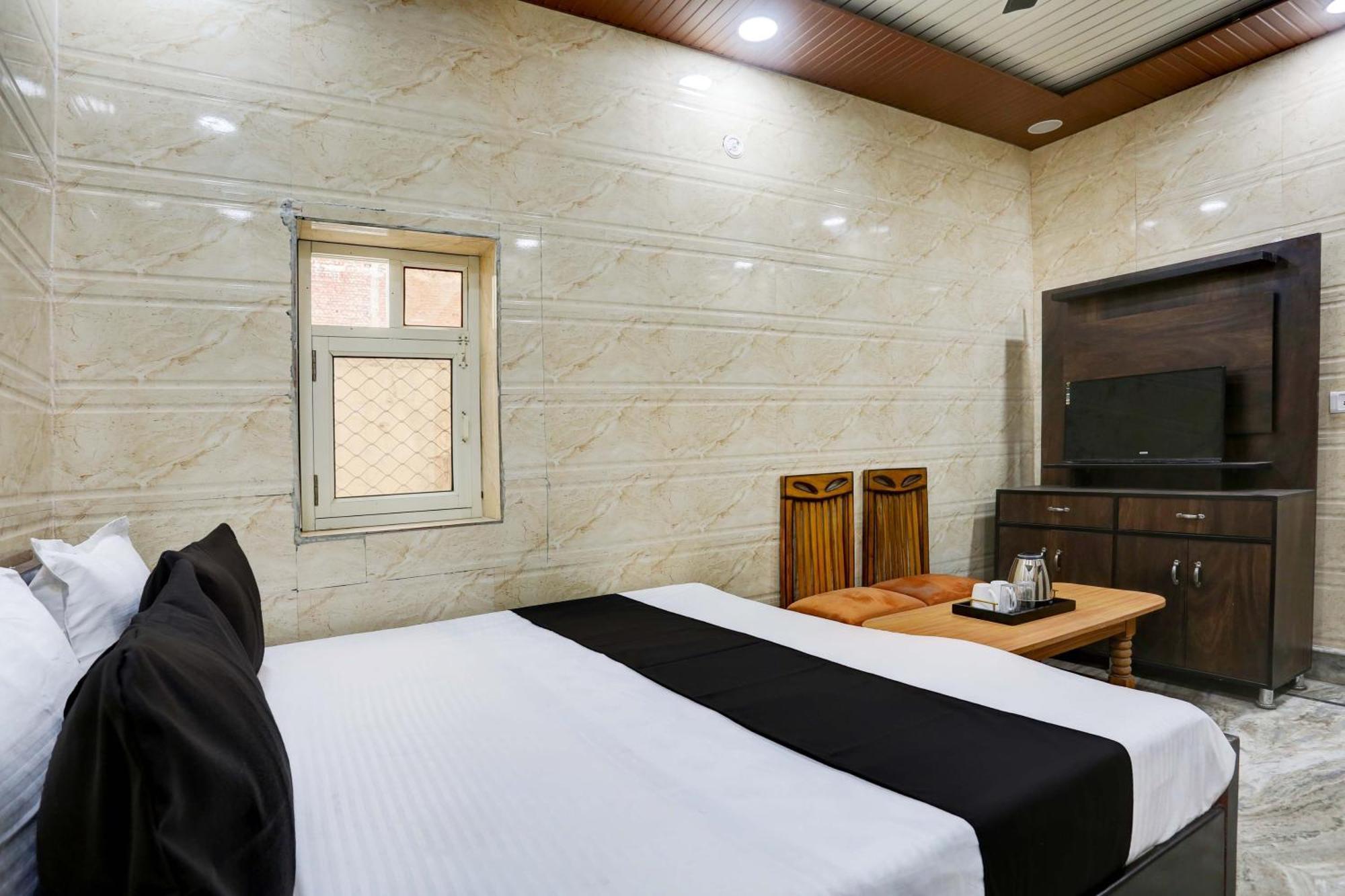 Hotel O White Diamond New Delhi