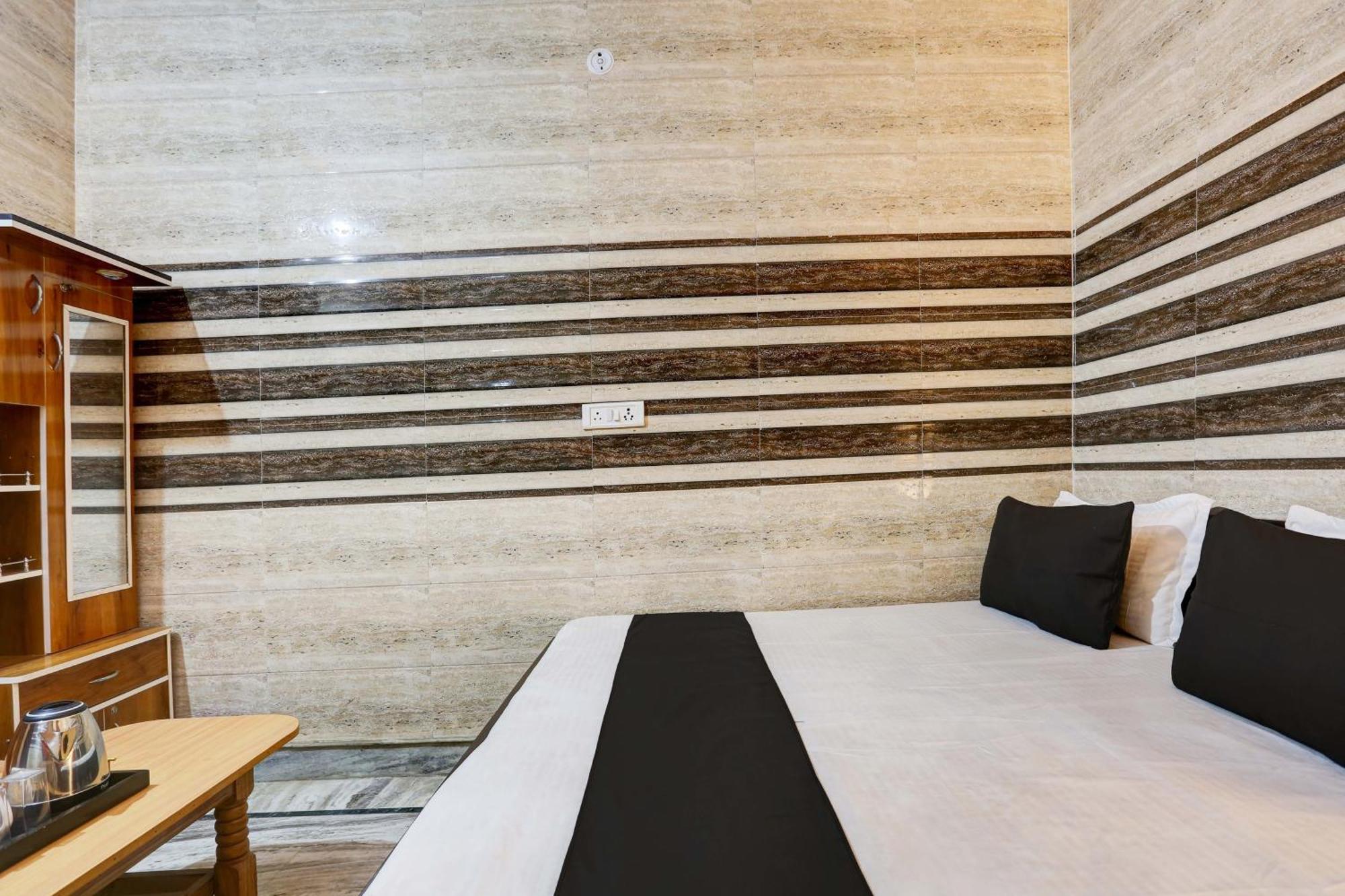 O White Diamond Hotel