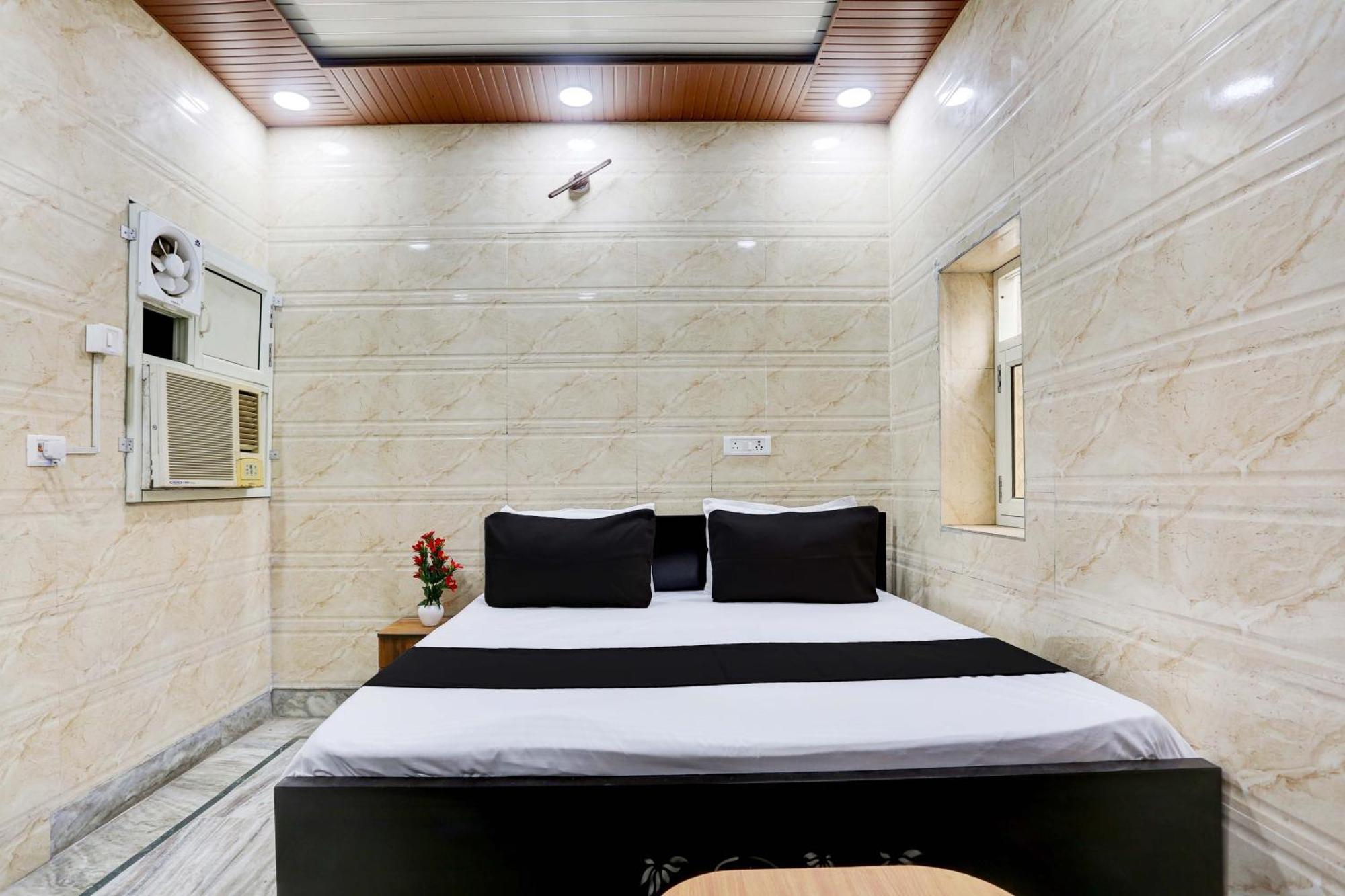 Hotel O White Diamond New Delhi
