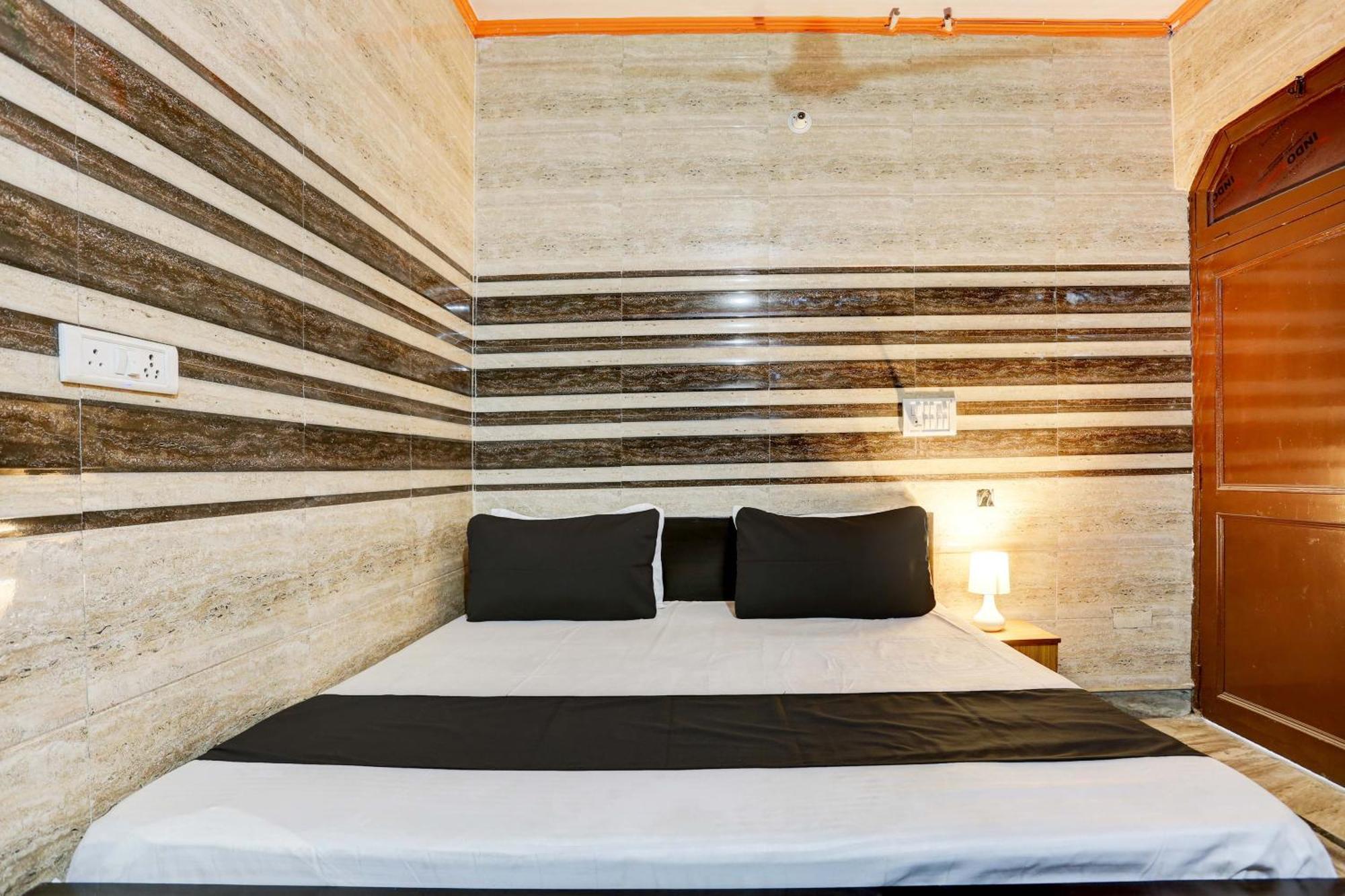 Hotel O White Diamond New Delhi