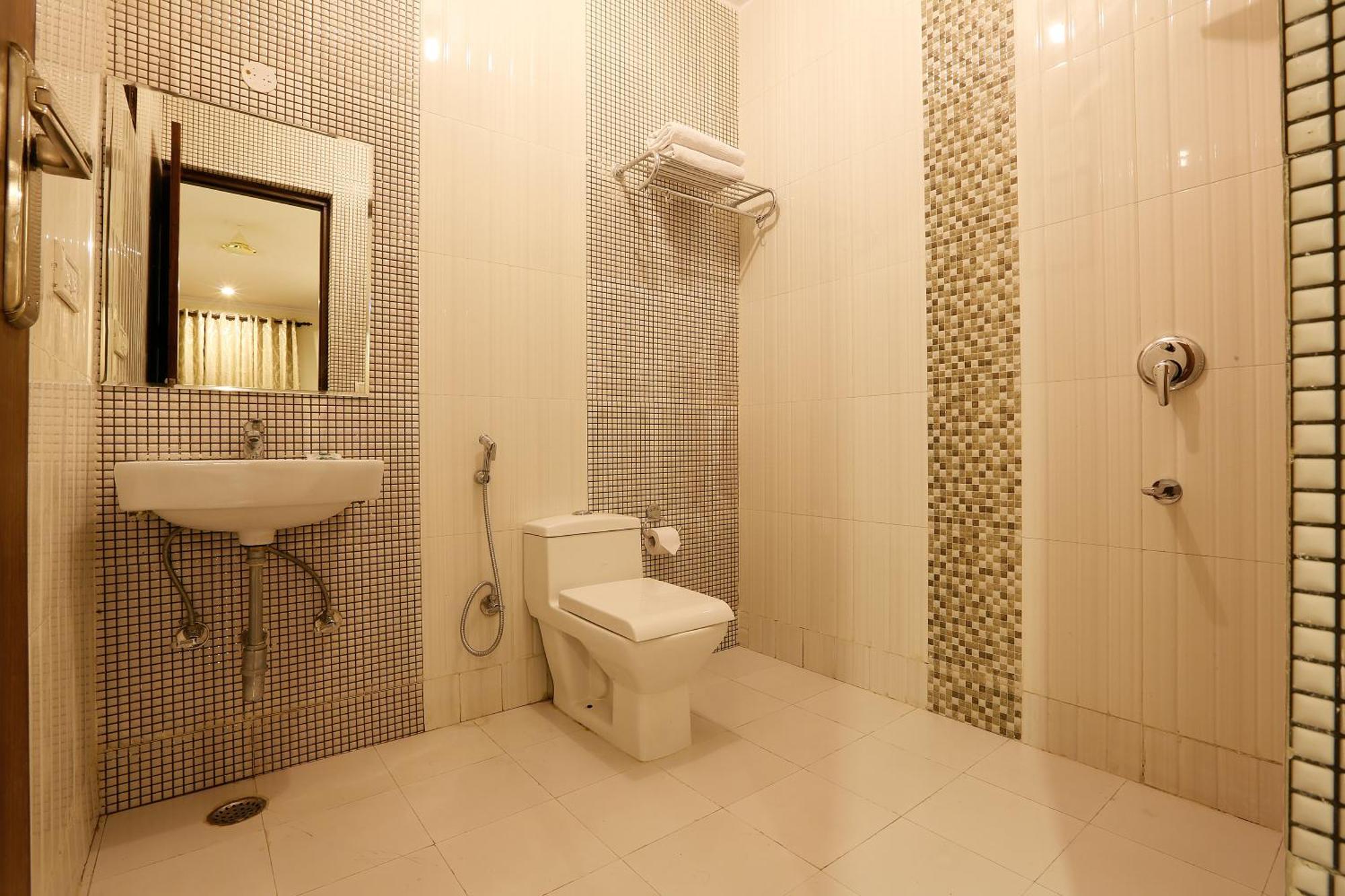 Airport Chanakya Delhi 4*