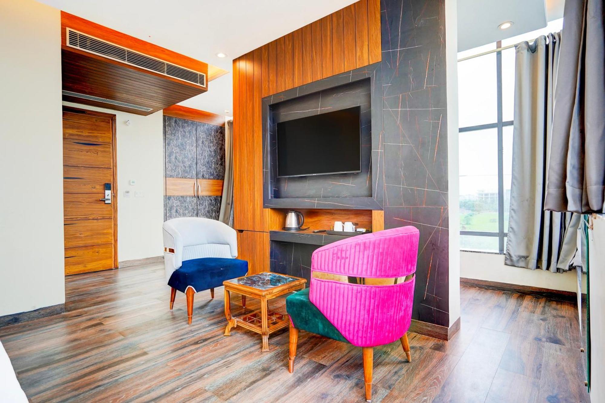 The Frist Collection Hotel New Delhi
