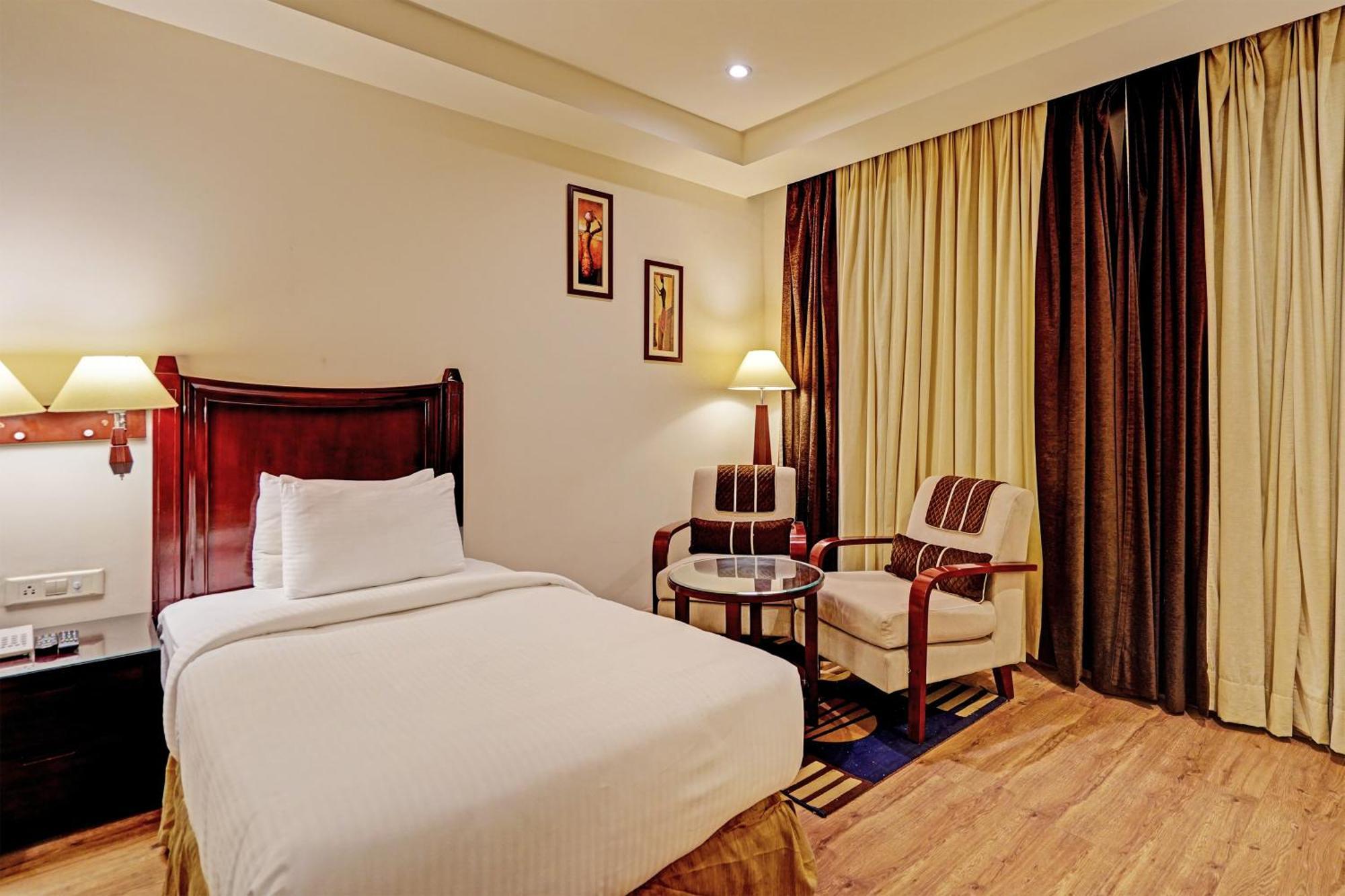 The Frist Collection Hotel New Delhi
