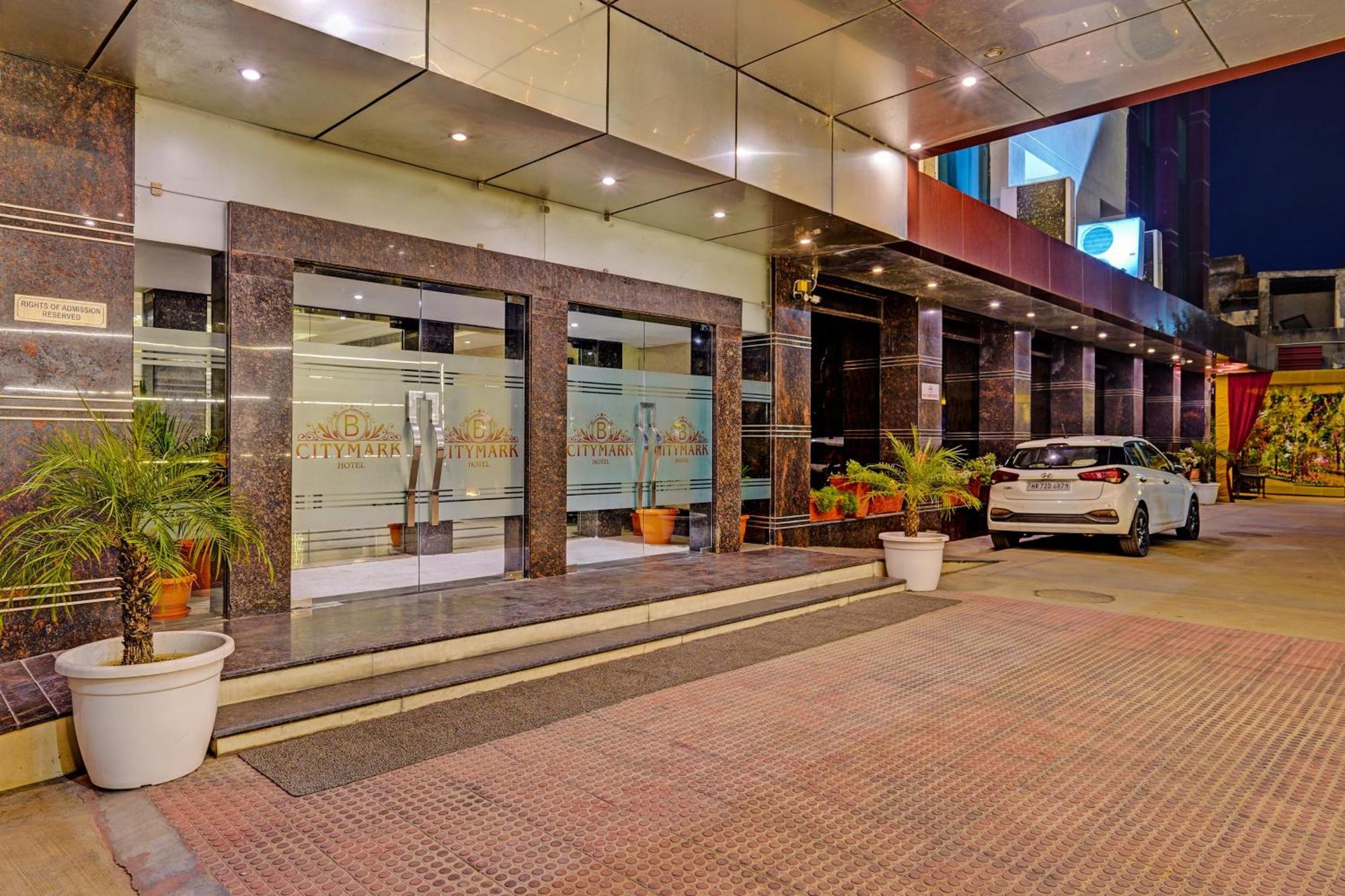 Hotel The Frist Collection New Delhi