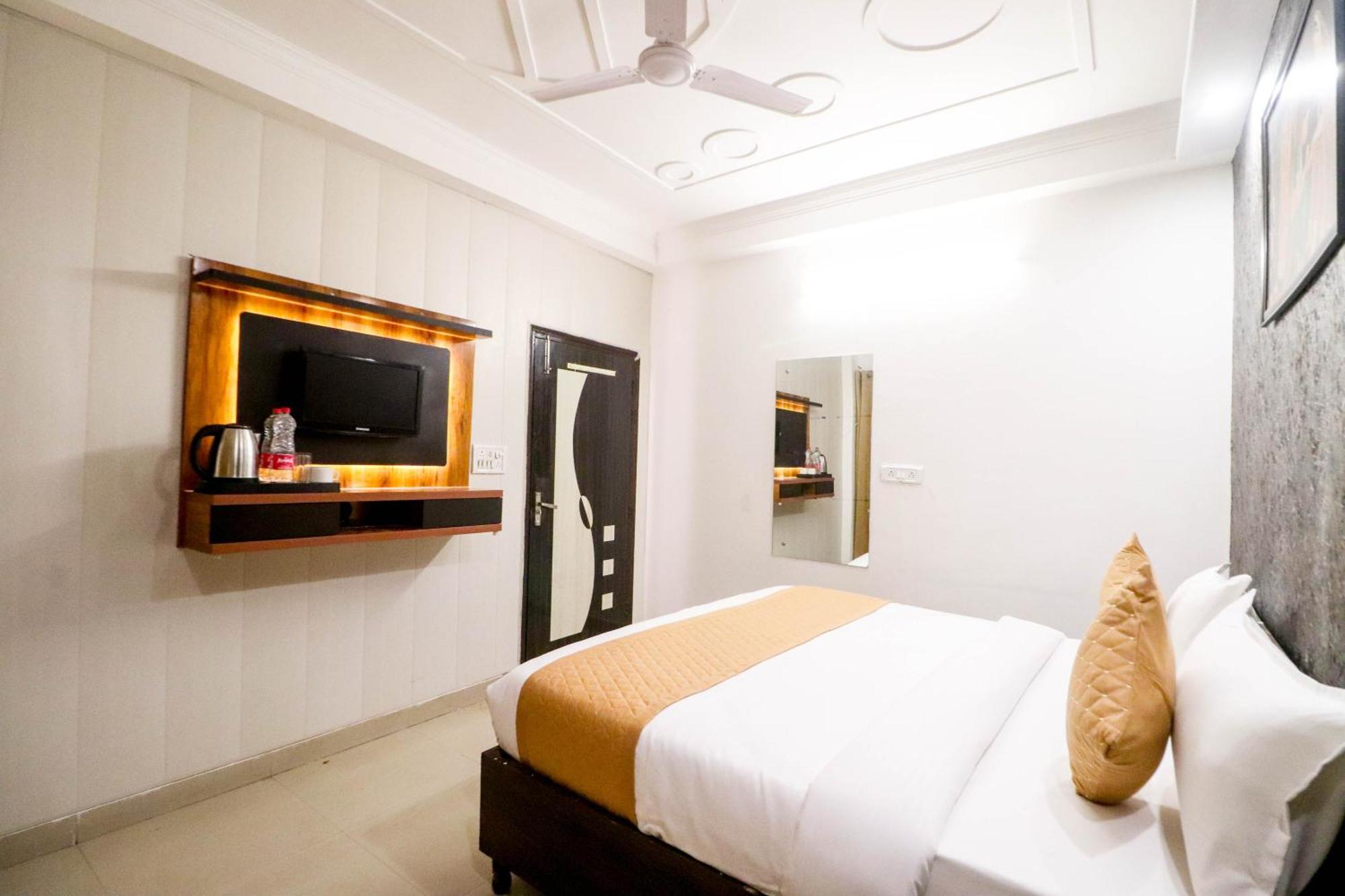 Delhi Airport Hotel 3*