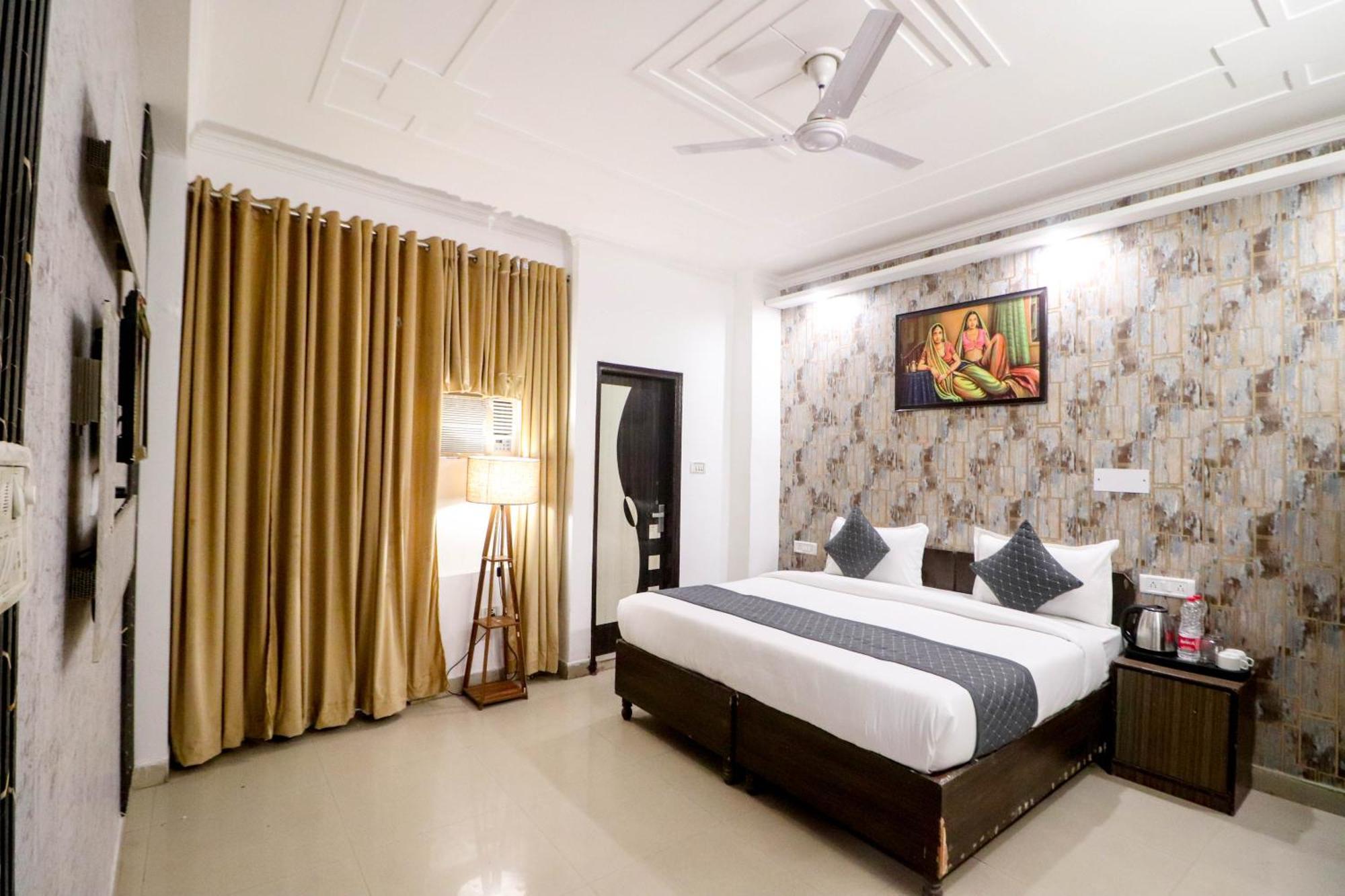 Hotel Delhi Airport 3*