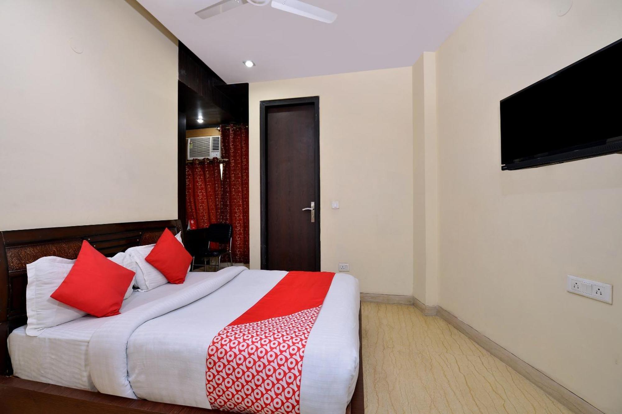 Collection O Lotus Hotel