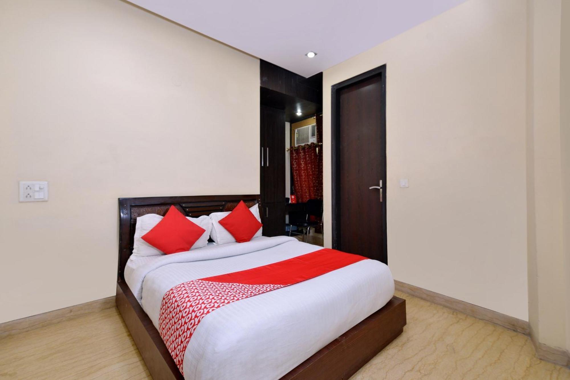 Collection O Lotus Hotel