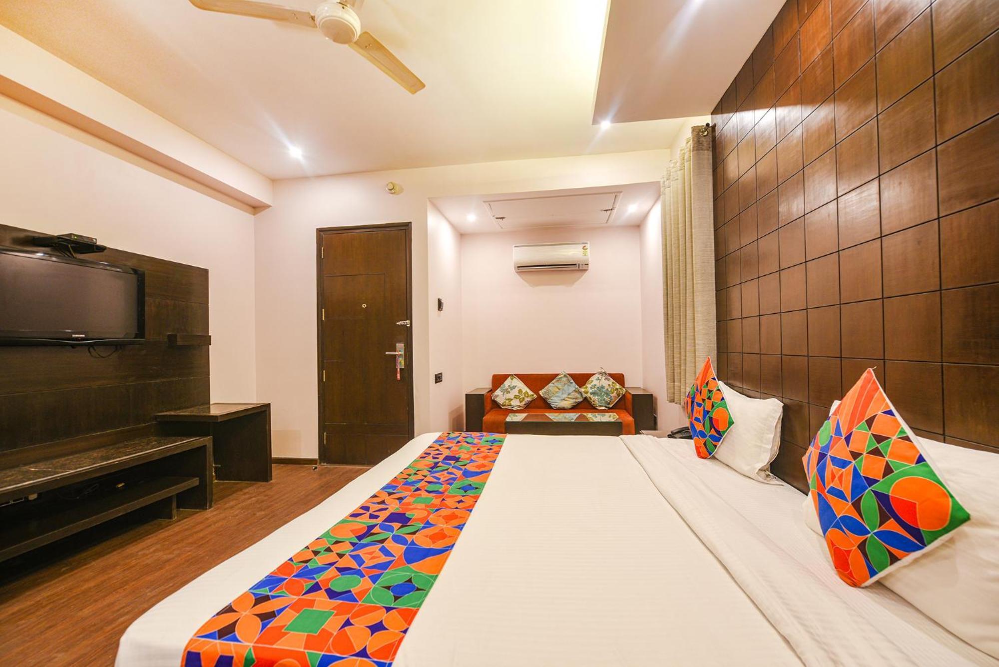 Hotel Fabhotel Aashraye 3*