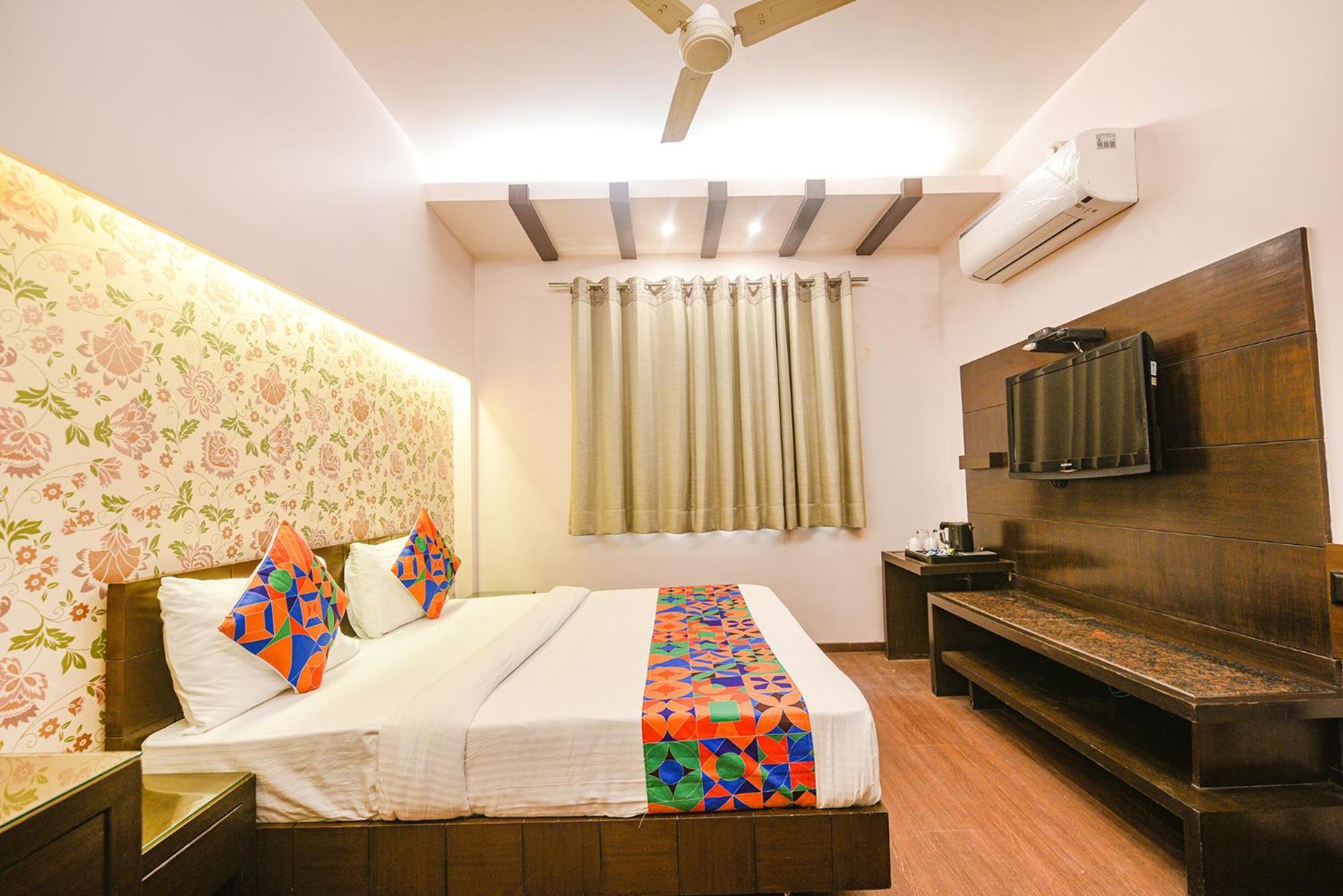 Hotel Fabhotel Aashraye 3*