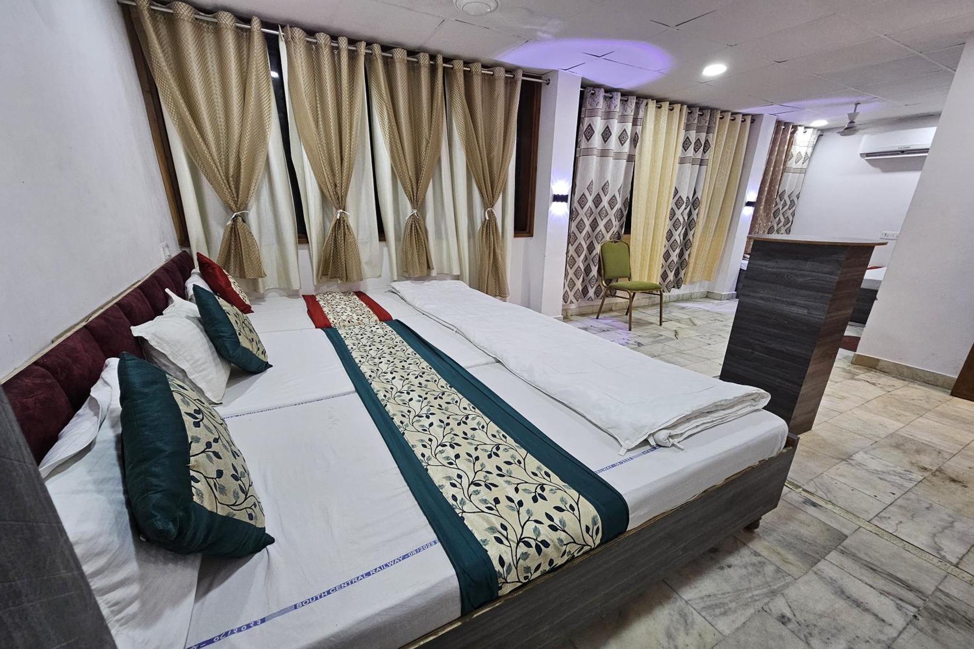 Hotel The Fazar Residency Near Hazrat Nizamuddin Dargah 4*
