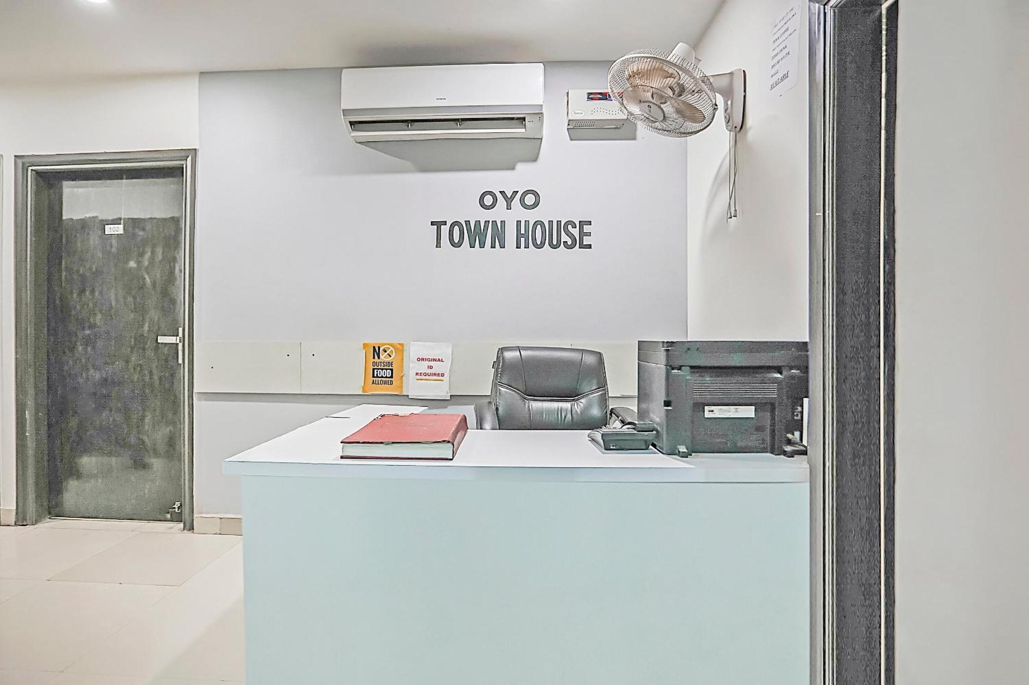 O S. Gambhir Hotel 4*