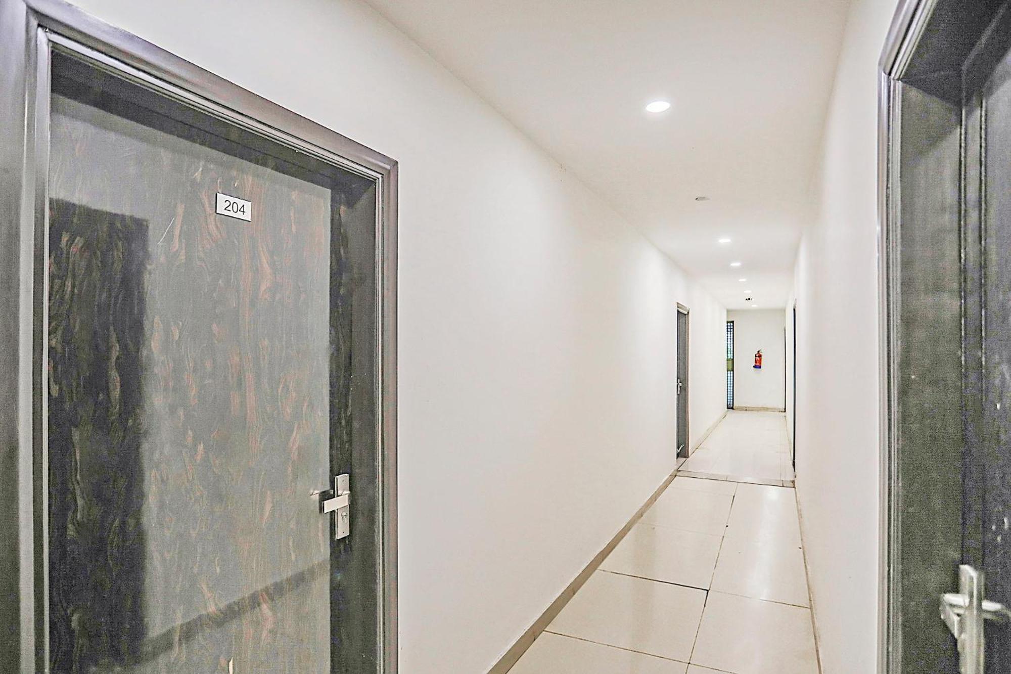 Hotel O S. Gambhir