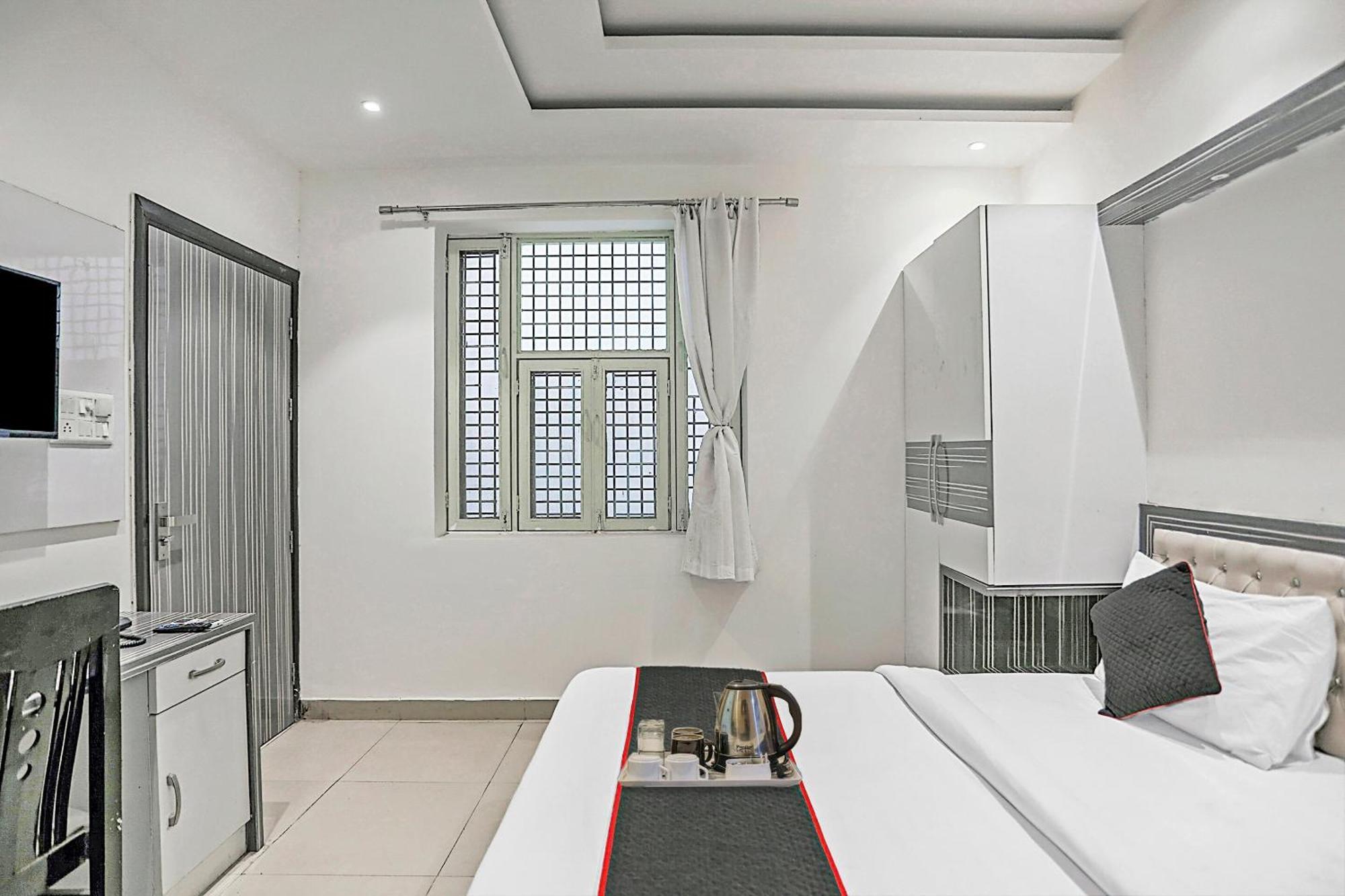 O S. Gambhir Hotel 4*