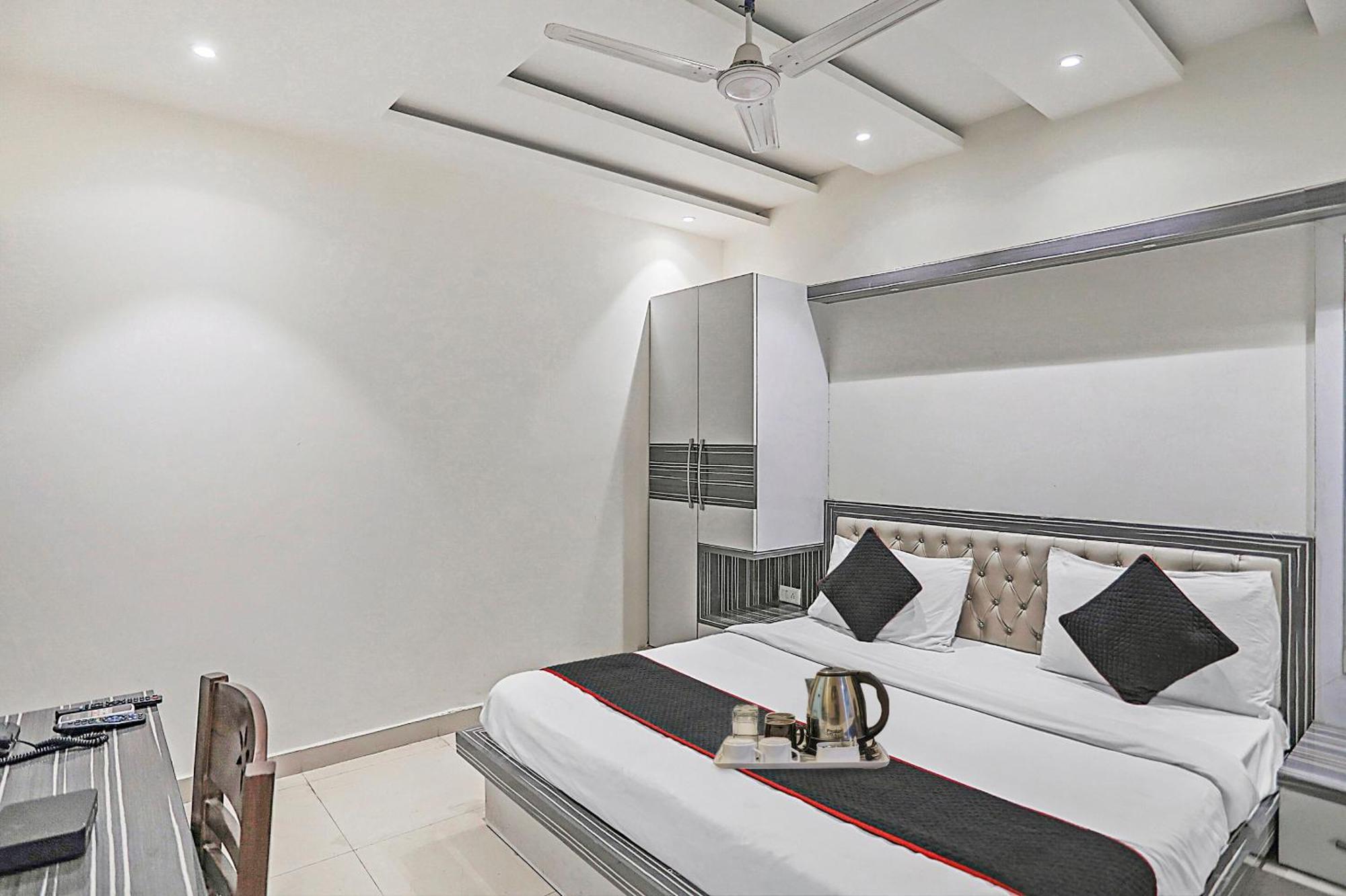 Hotel O S. Gambhir Delhi (National Capital Territory of India)