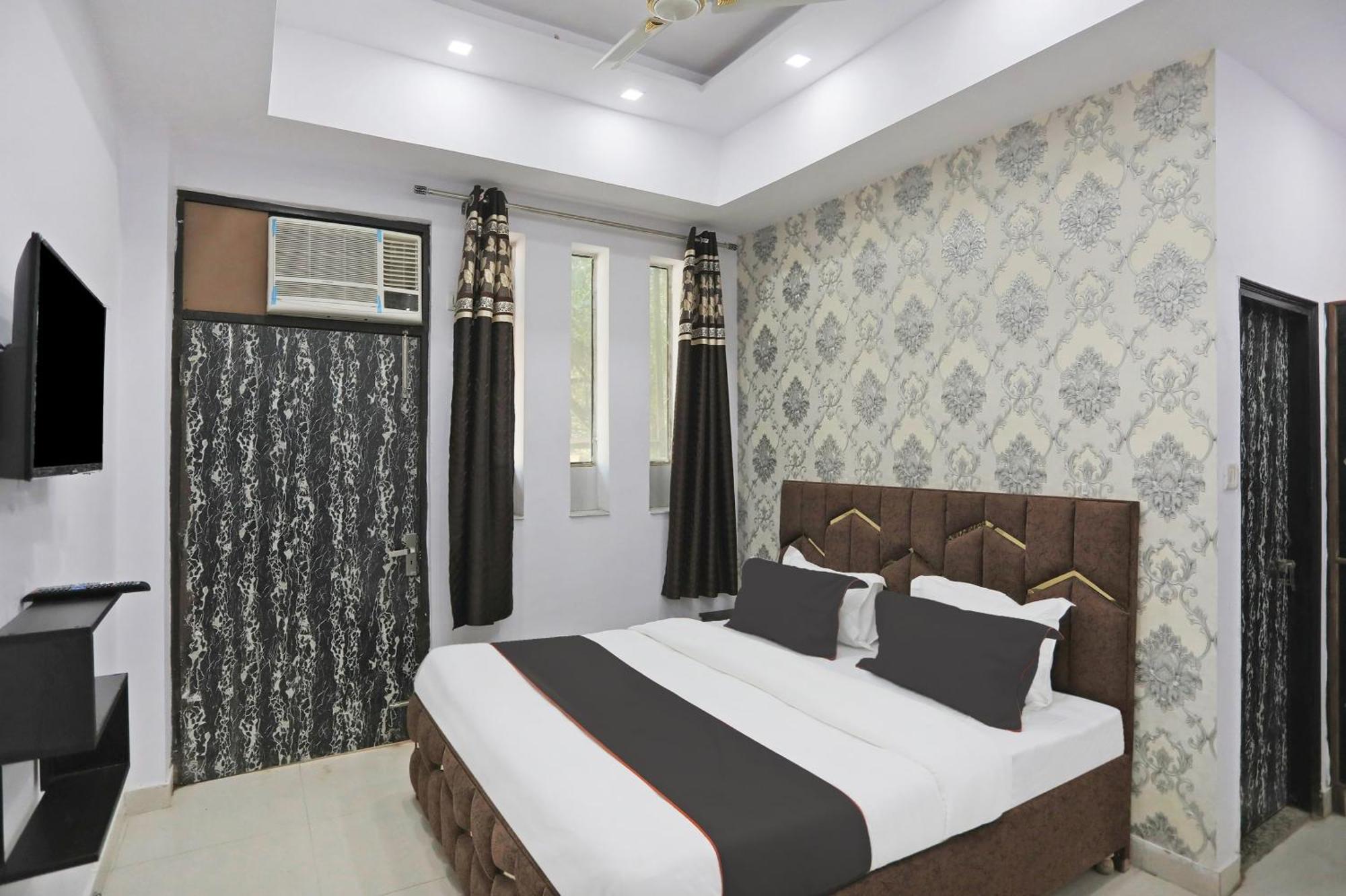 O Du Near Pul Bangash Metro Station Hotel