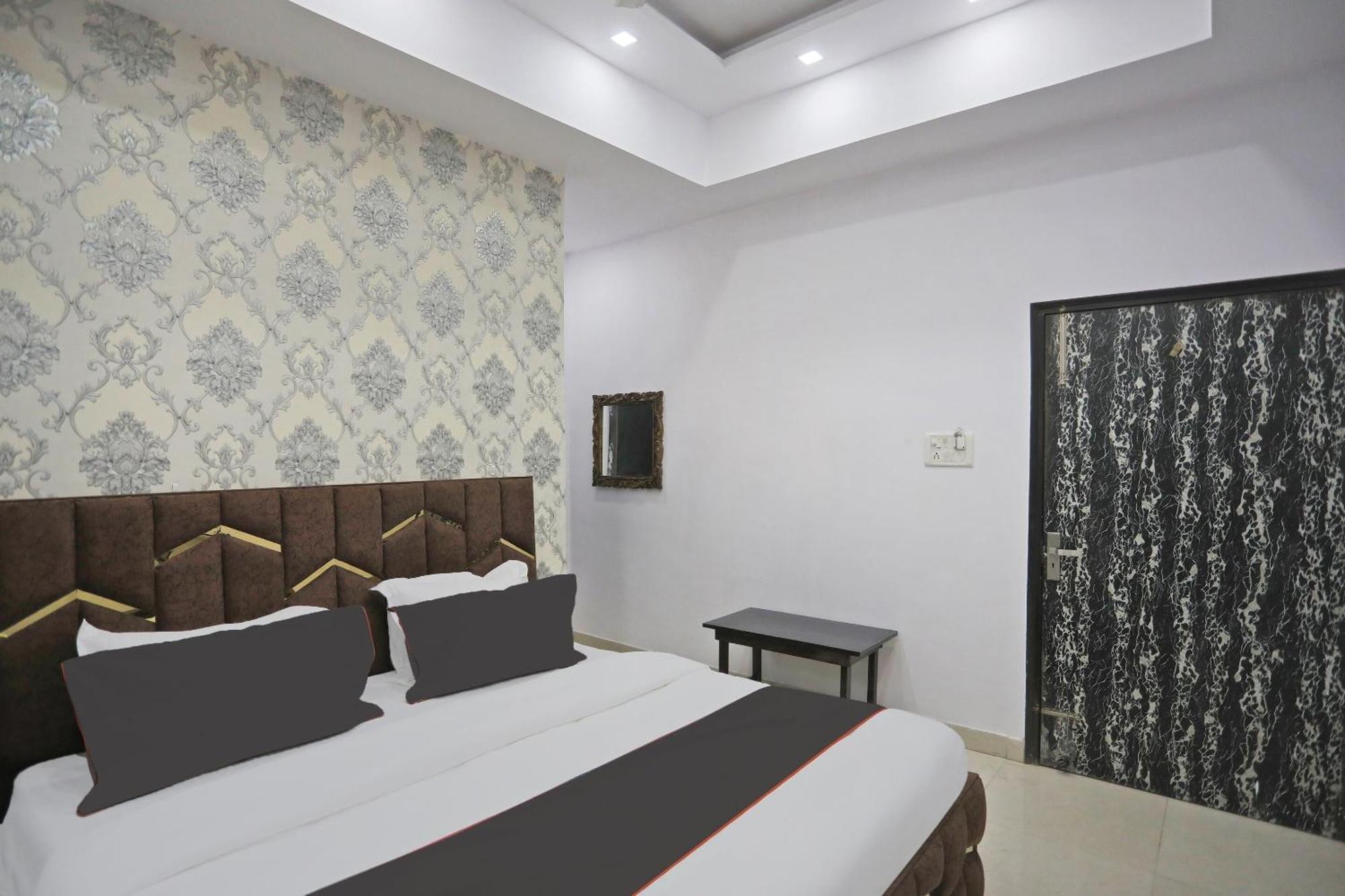 O Du Near Pul Bangash Metro Station Hotel