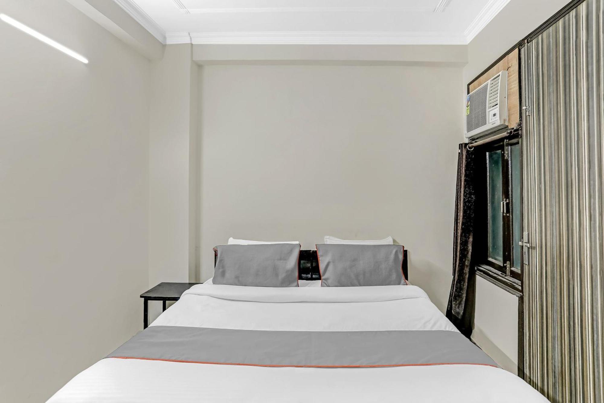 Hotel Live On Del2479 New Delhi