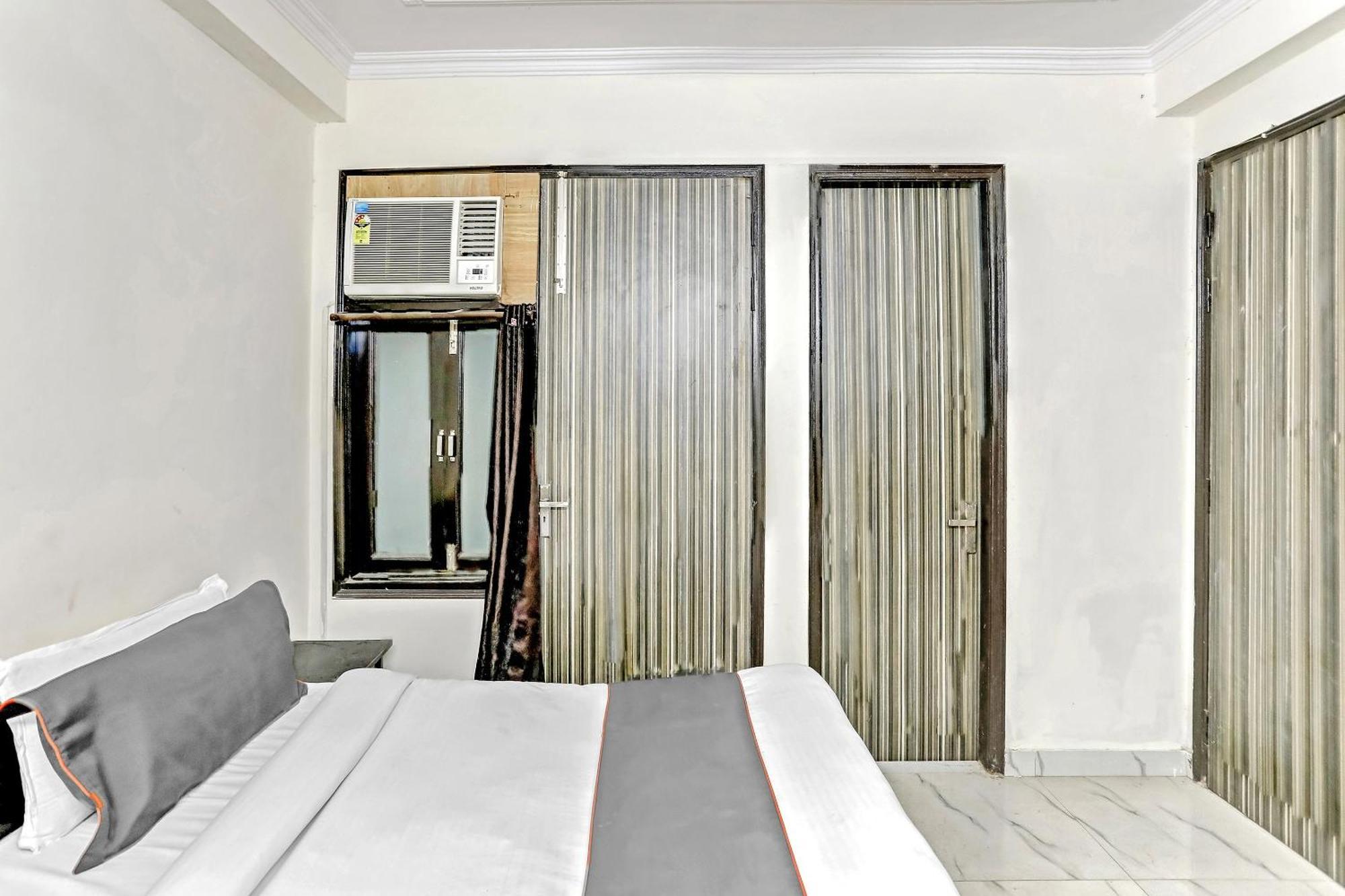 Live On Del2479 Hotel 3*