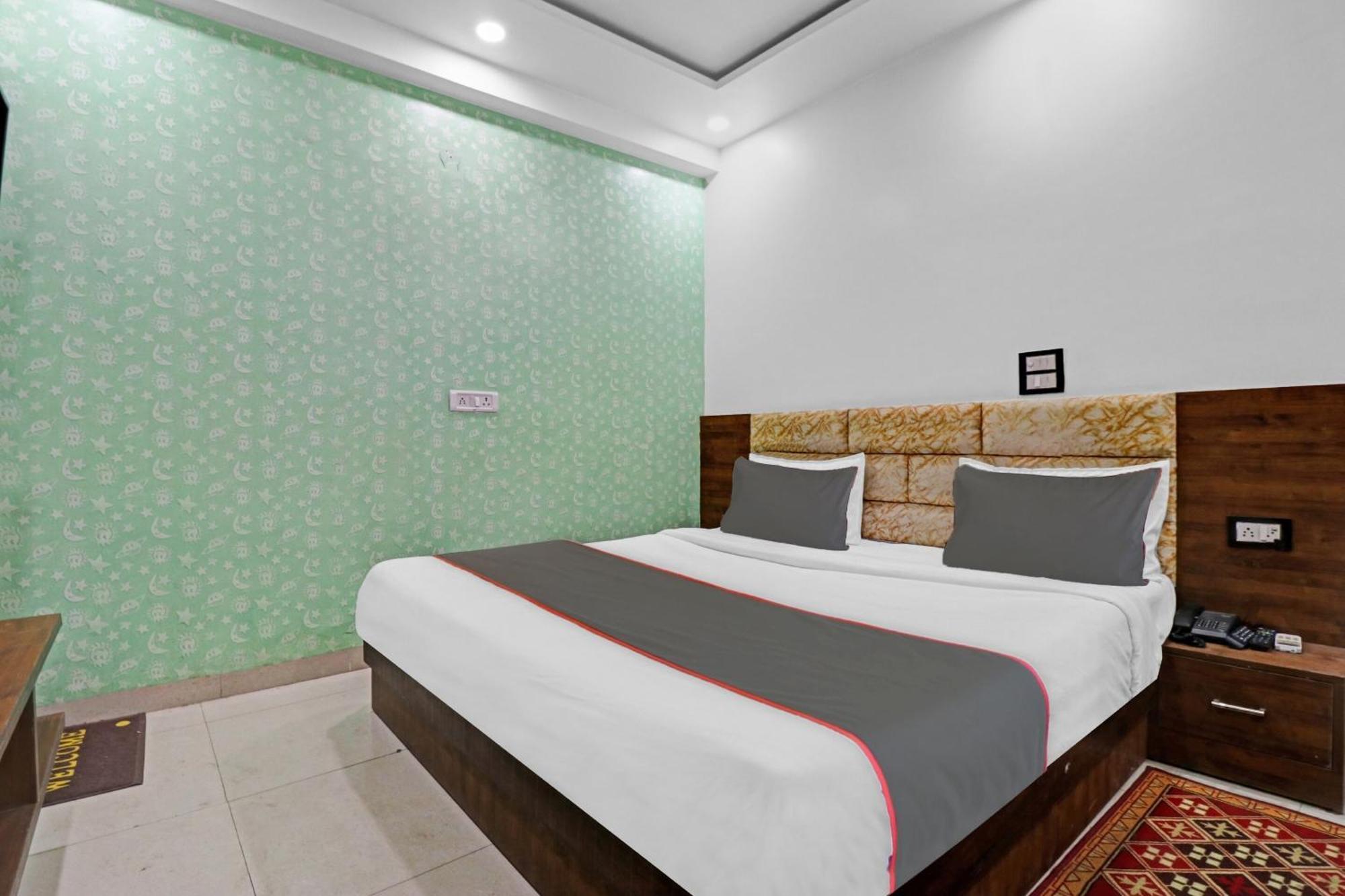 Hotel O Bharat Near Indira Gandhi International Airport