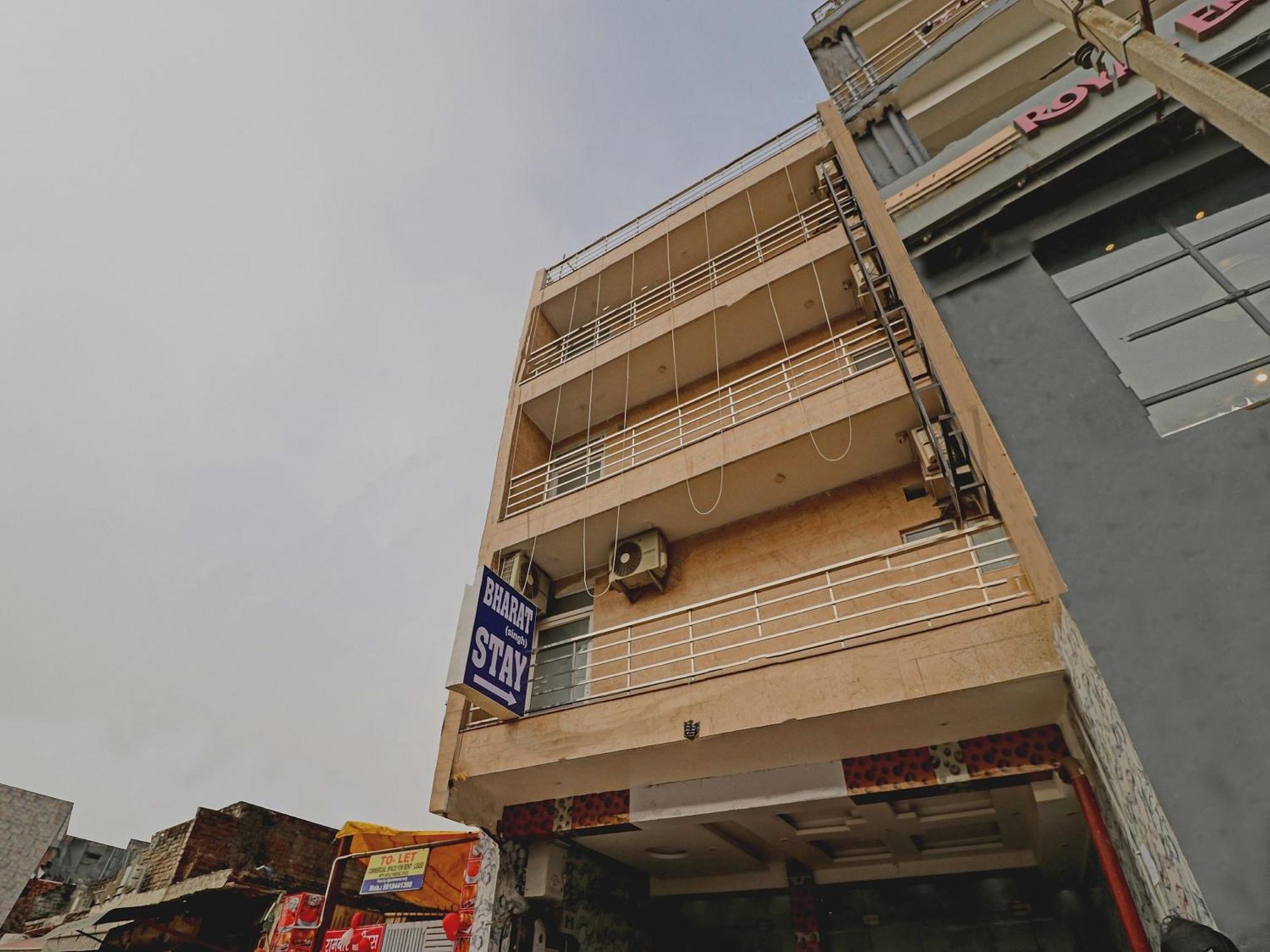 Hotel O Bharat Near Indira Gandhi International Airport 3*
