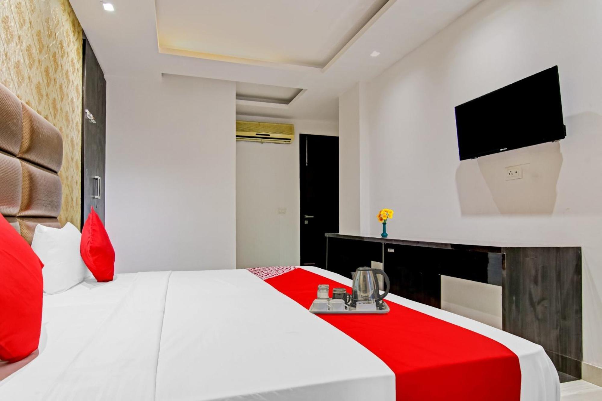 Hotel O South Galaxy Near Lotus Temple New Delhi
