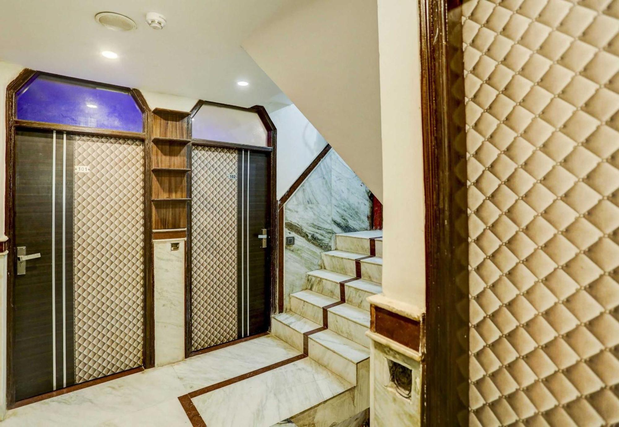 Live On Del1739 Hotel 3*