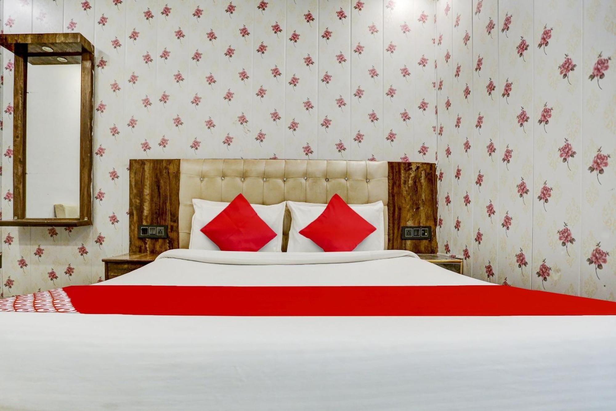 Hotel Live On Del1739 3*