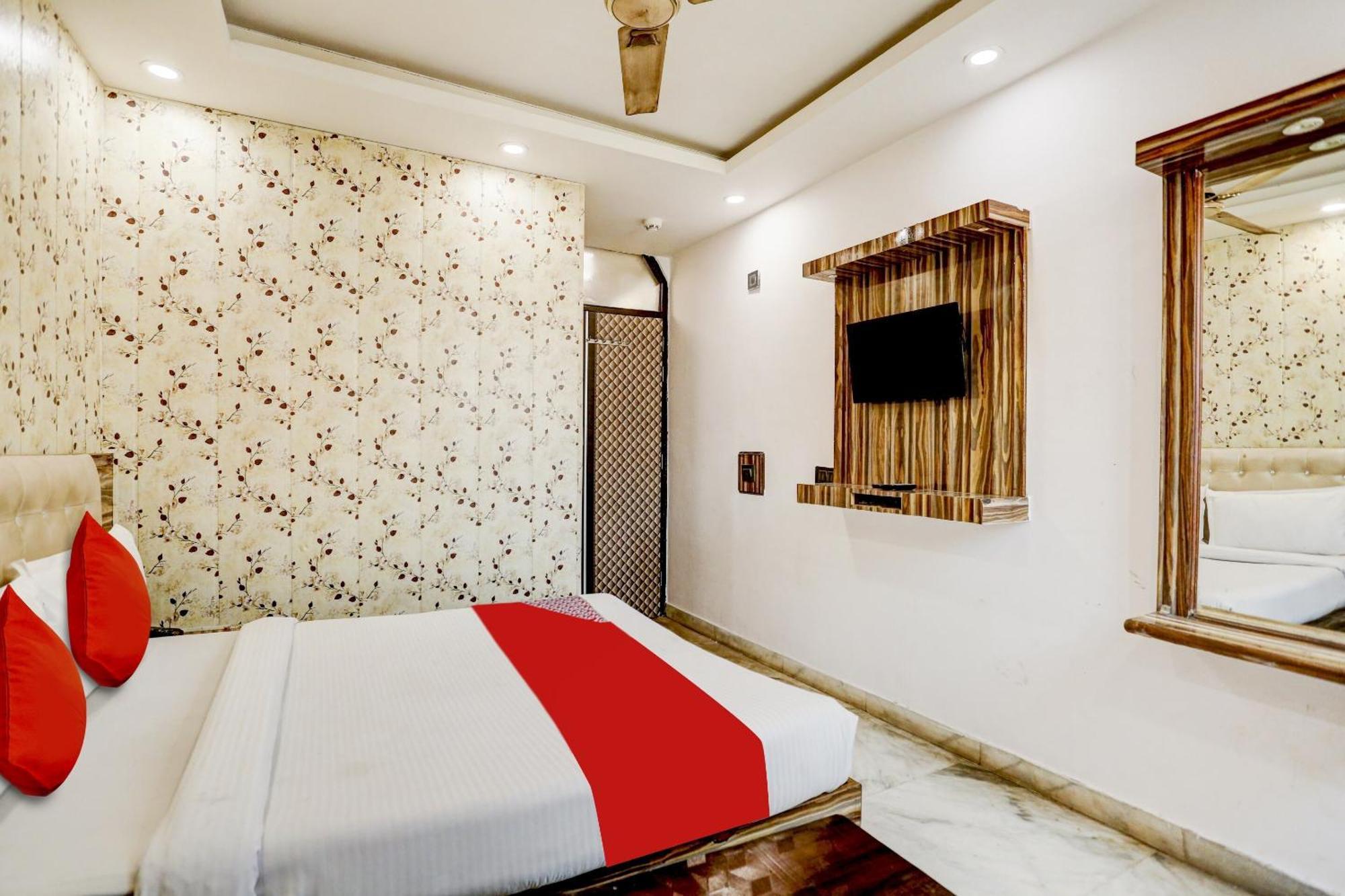 Live On Del1739 Hotel 3*