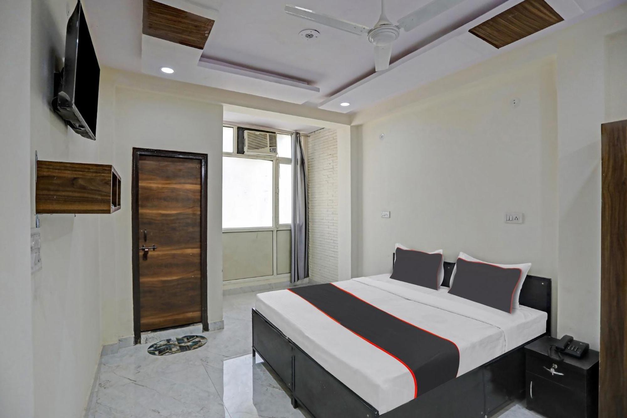 Collection O Comfort Lounge Hotel Nova Deli