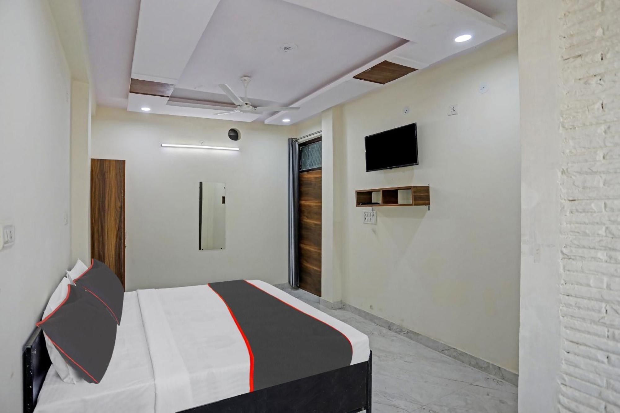 Collection O Comfort Lounge Hotel Nova Deli