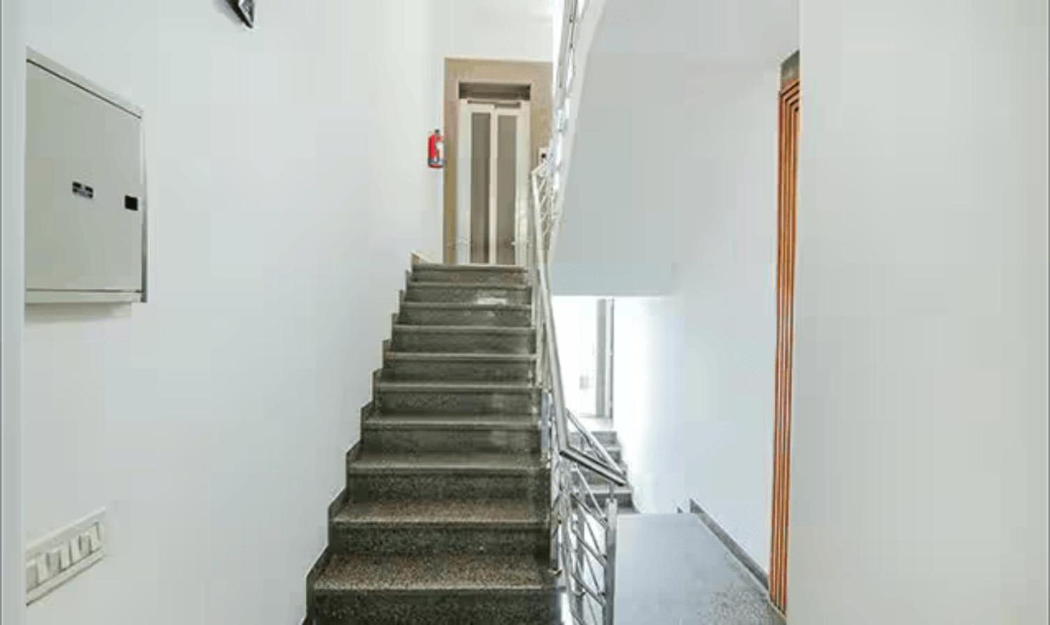 Divine Residency By Jmd Group Near Yashobhoomi & Delhi Igi Airport Hotel 3*