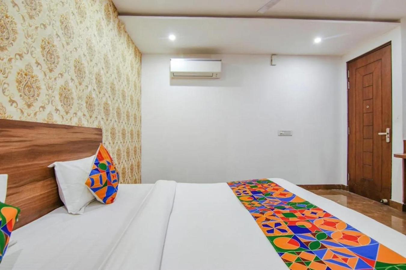 Hotel Divine Residency By Jmd Group Near Yashobhoomi & Delhi Igi Airport 3*