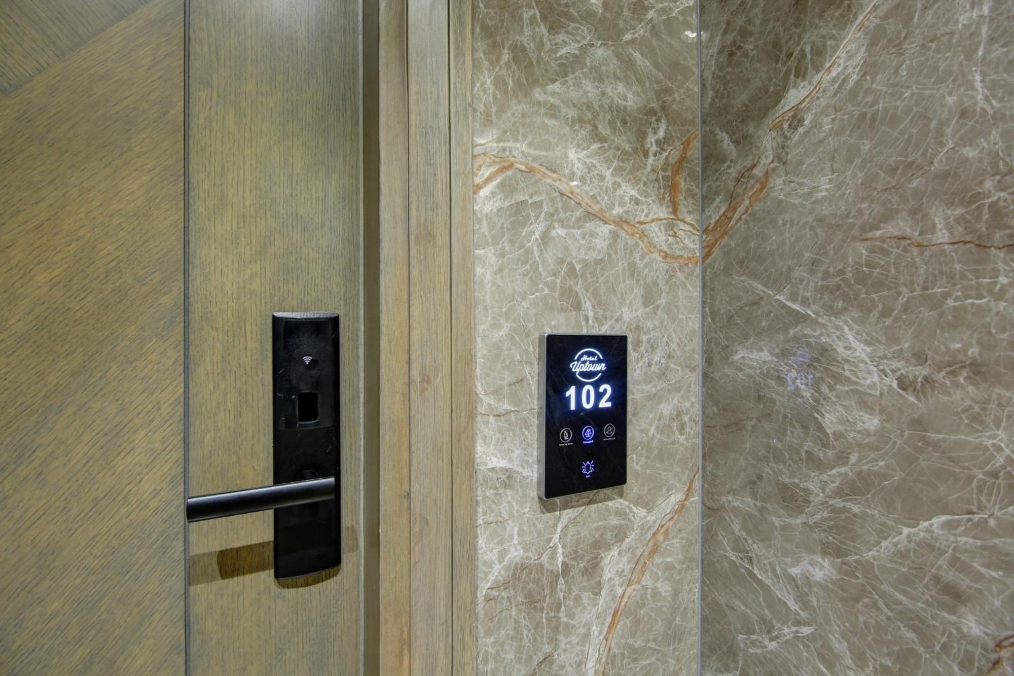 Uptown 1km Connaught Place 4*