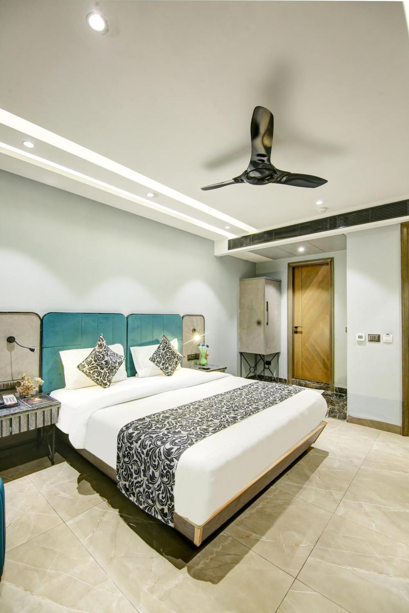 Hotel Uptown - 1km From Connaught Place