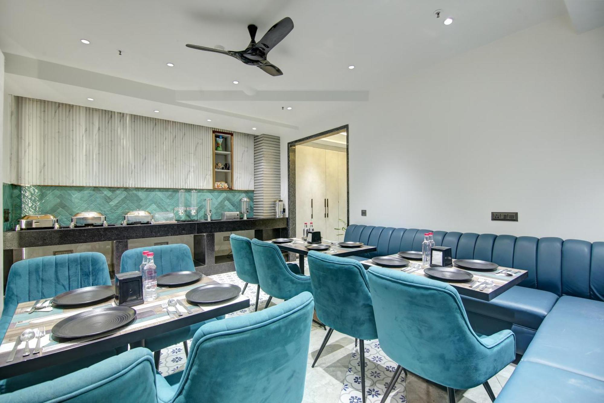 Uptown - 1km From Connaught Place 4*