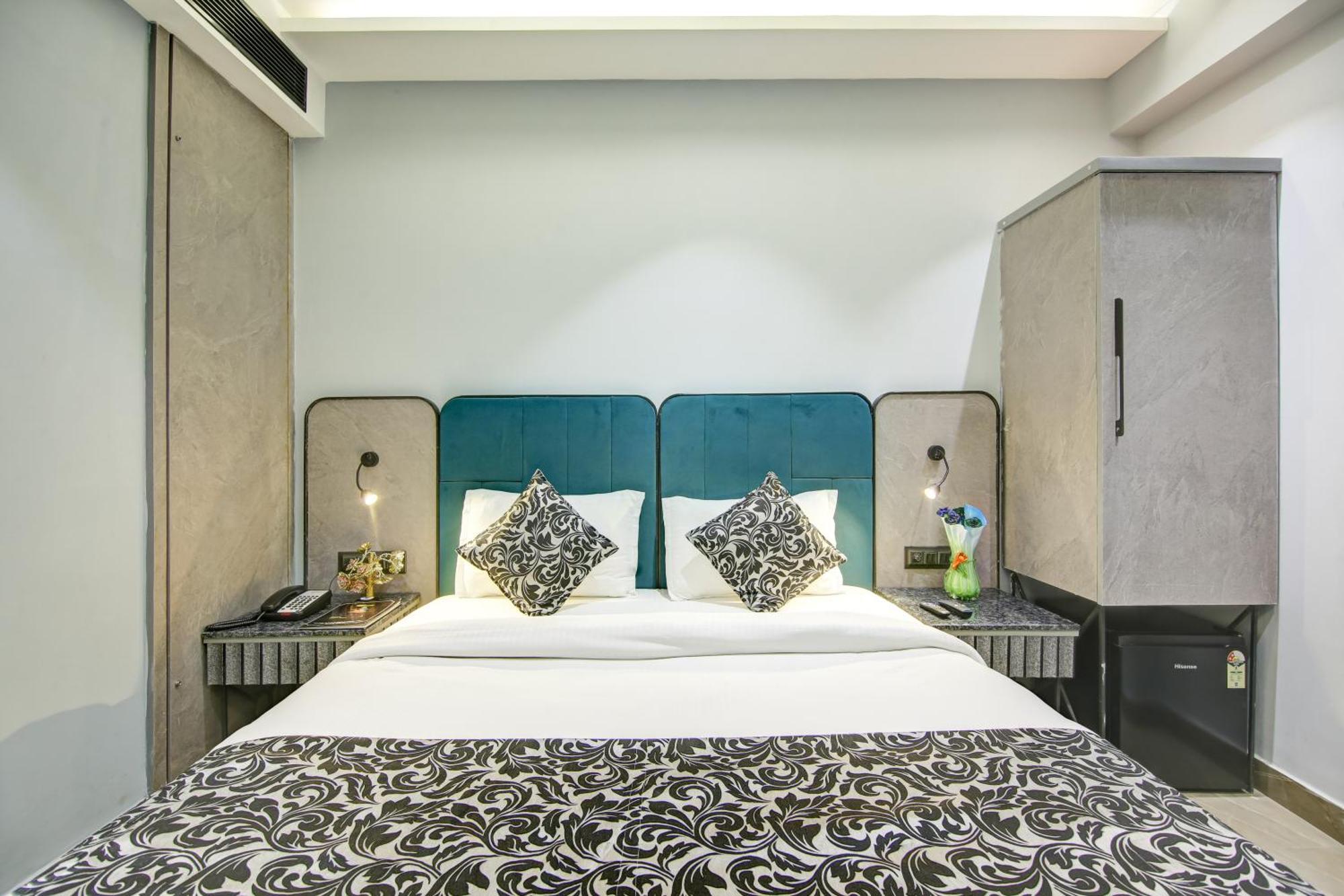 Hotel Uptown - 1km From Connaught Place 4*
