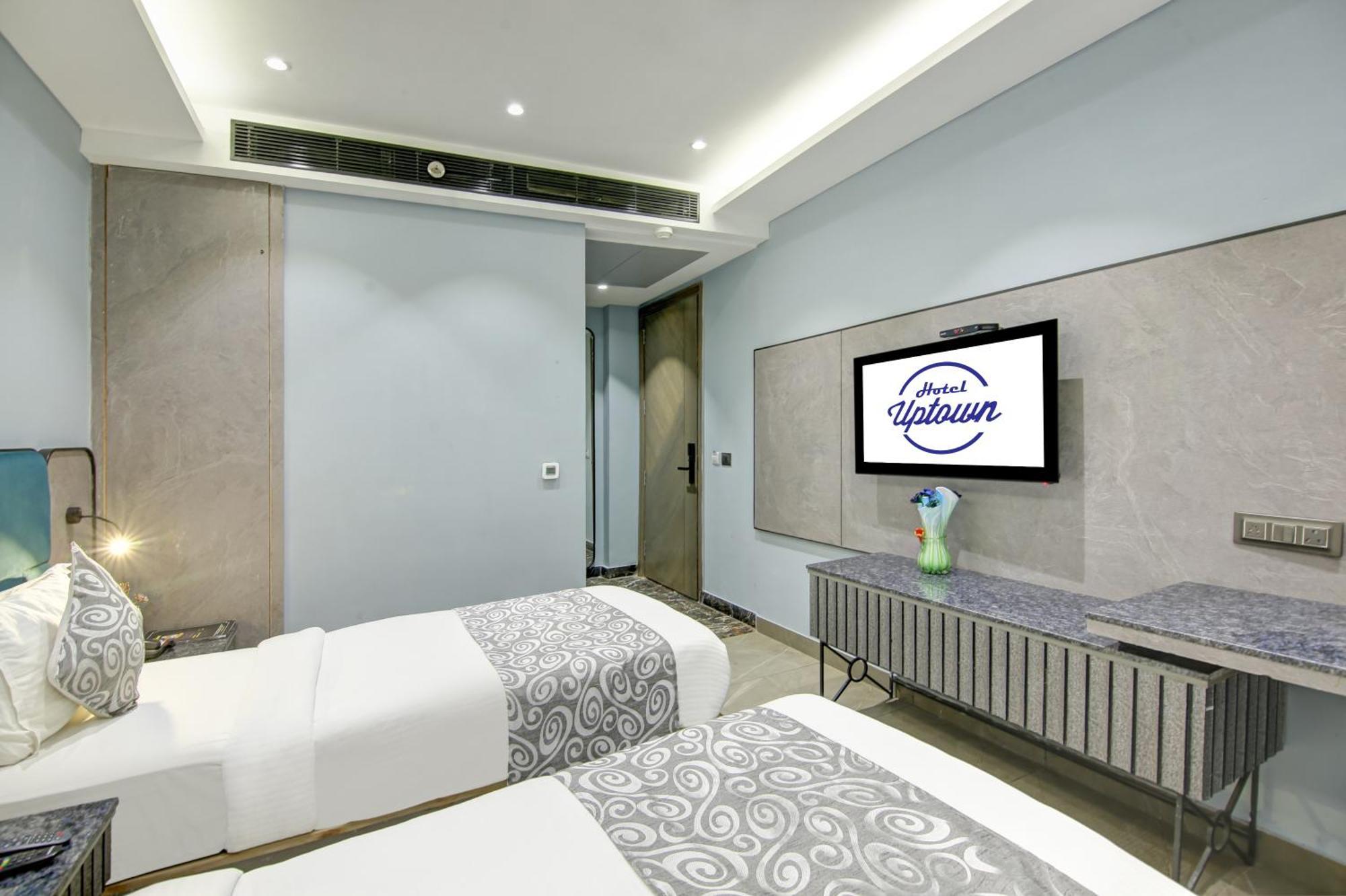 Hotel Uptown - 1km From Connaught Place New Delhi