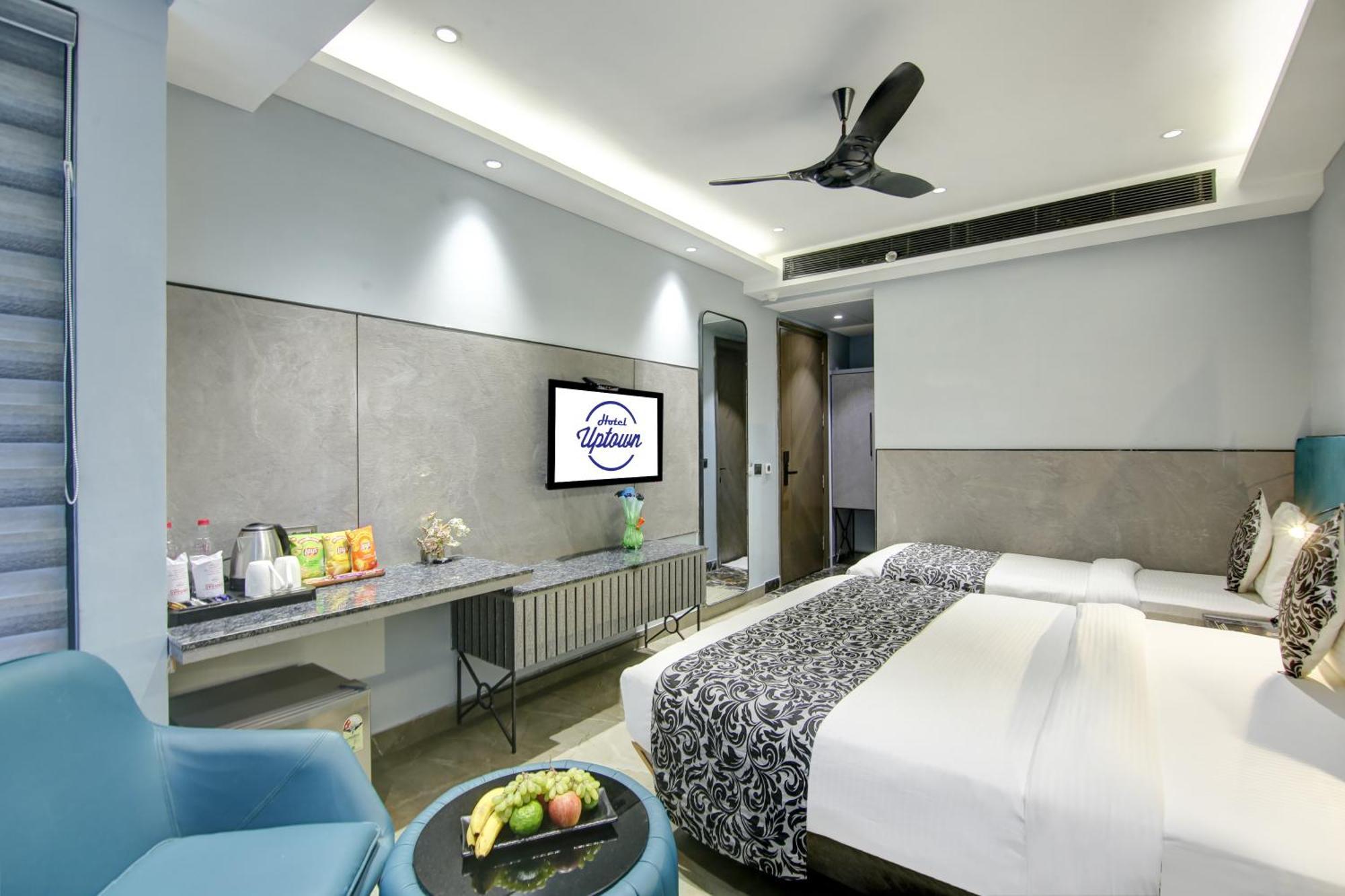 Uptown - 1km From Connaught Place 4*