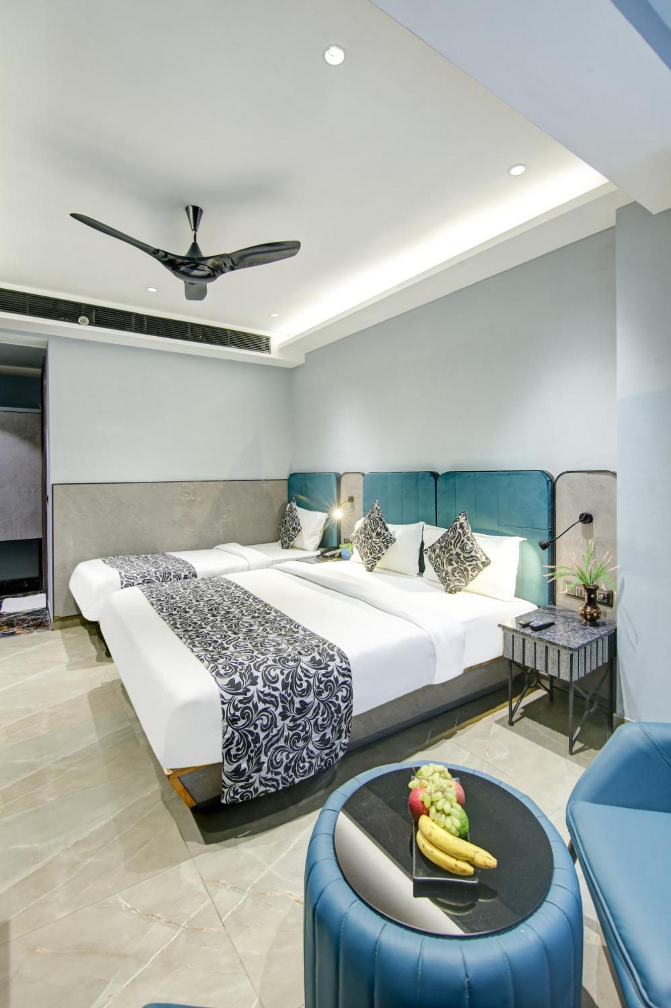 Hotel Uptown - 1km From Connaught Place 4*