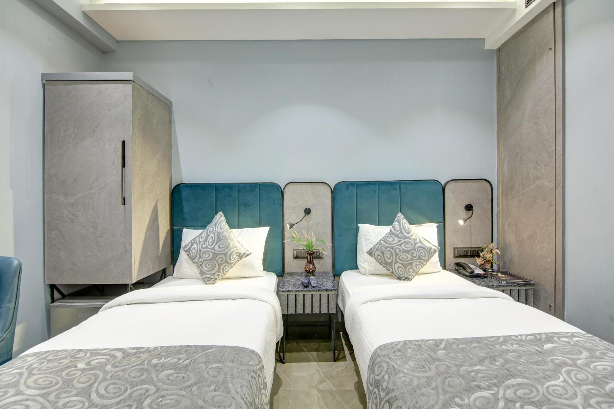 Hotel Uptown - 1km From Connaught Place 4*