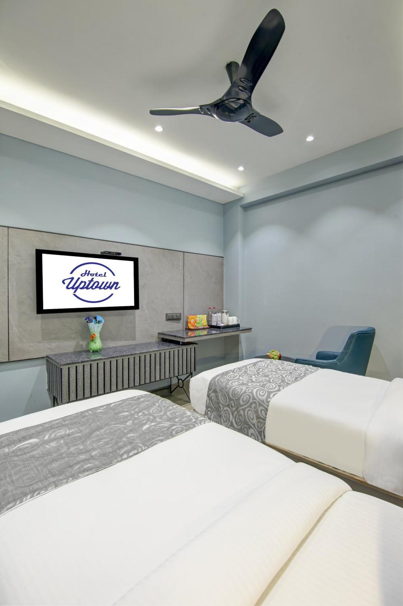 Uptown - 1km From Connaught Place 4*
