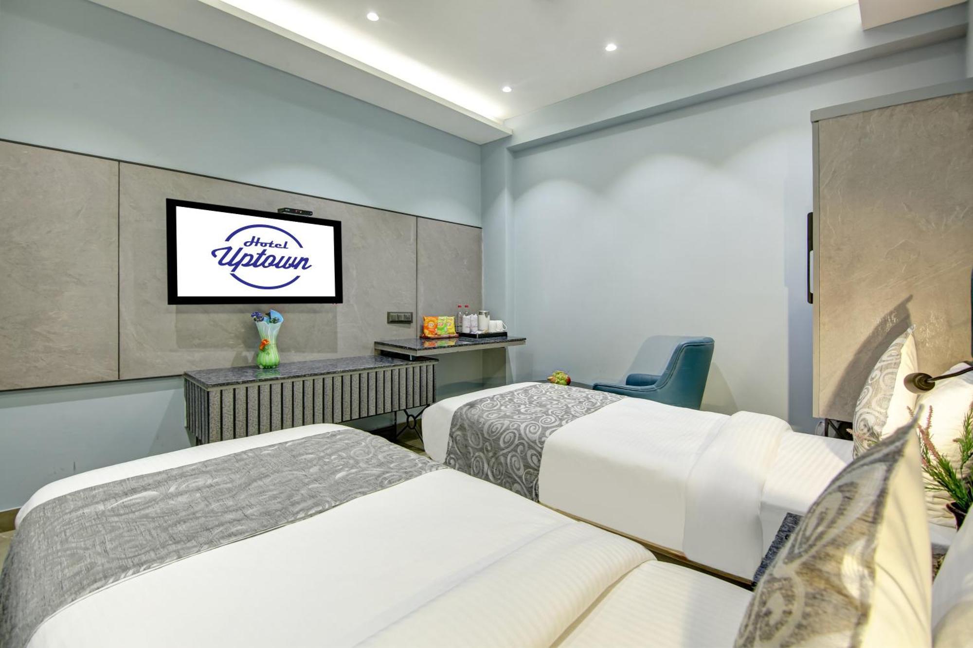 Uptown - 1km From Connaught Place