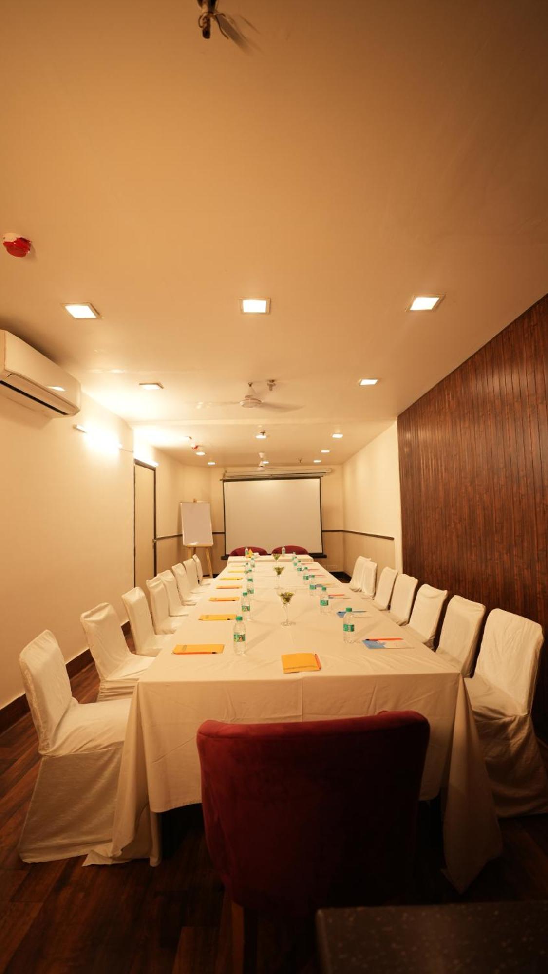Hotel Africa Avenue - Greater Kailash 1