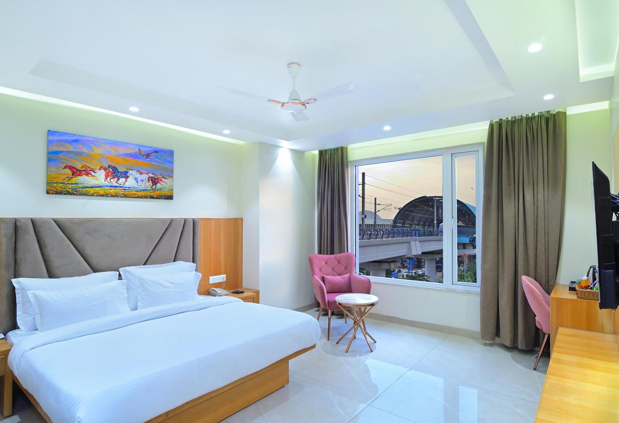 Shandon-2 Mins From Connaught Place Hotel 4*