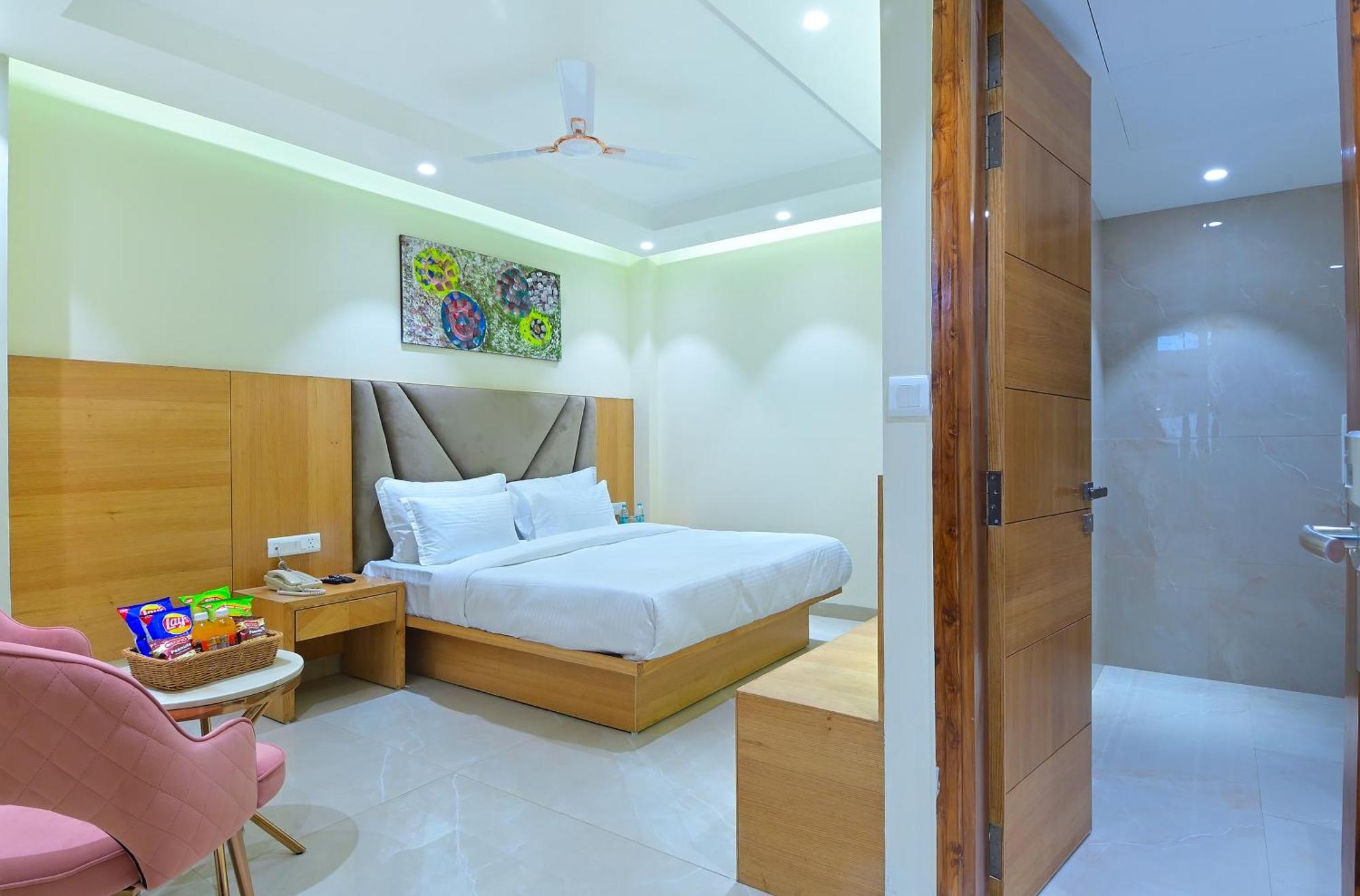 Shandon-2 Mins From Connaught Place 4*