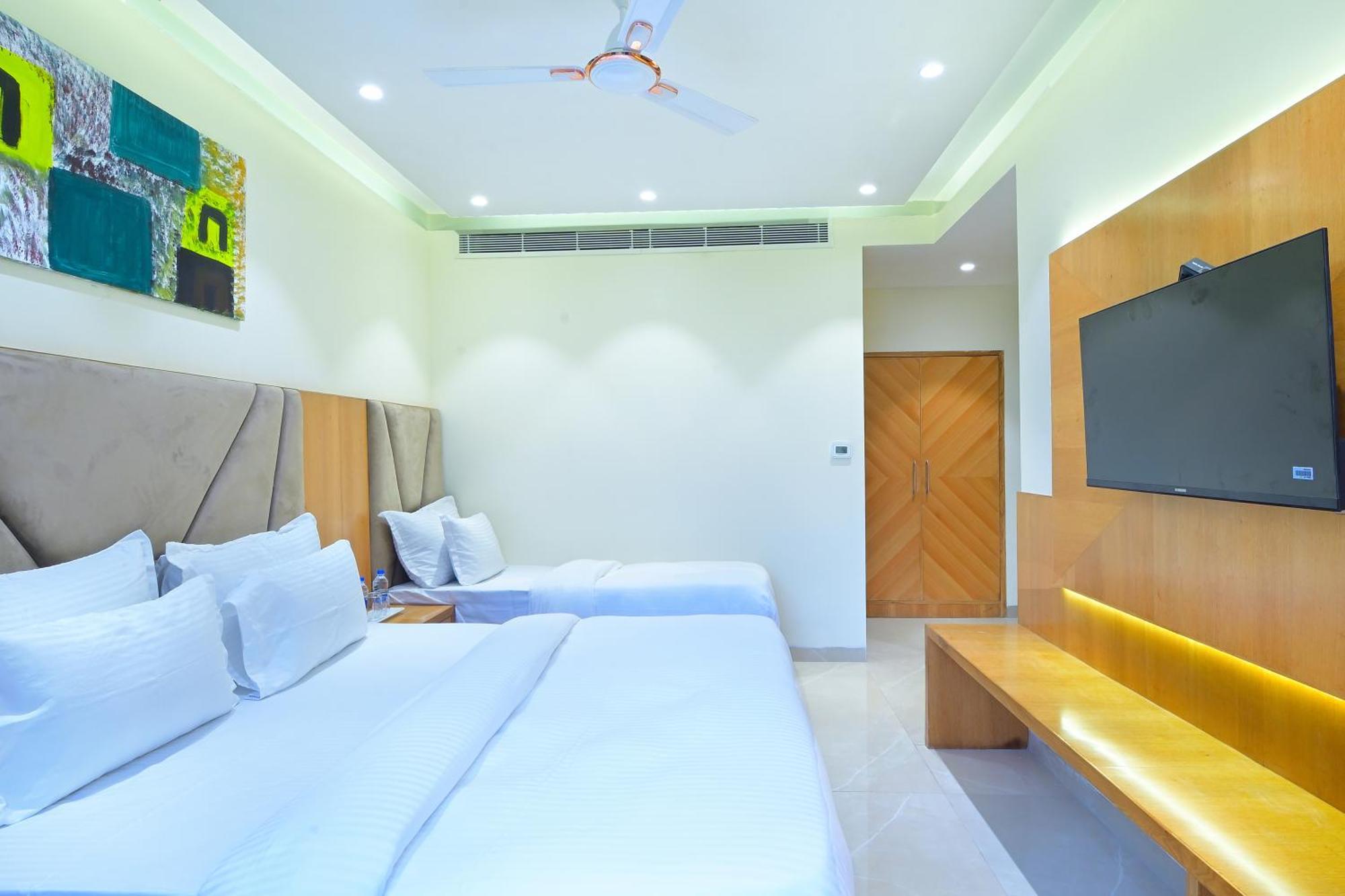 Shandon-2 Mins From Connaught Place 4*
